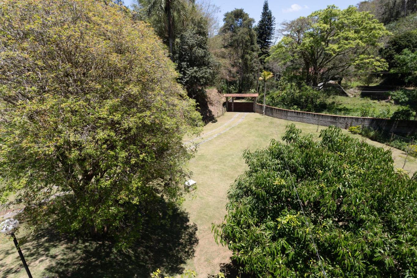 Sitio com Piscina, Jogos e Espaco Home Office