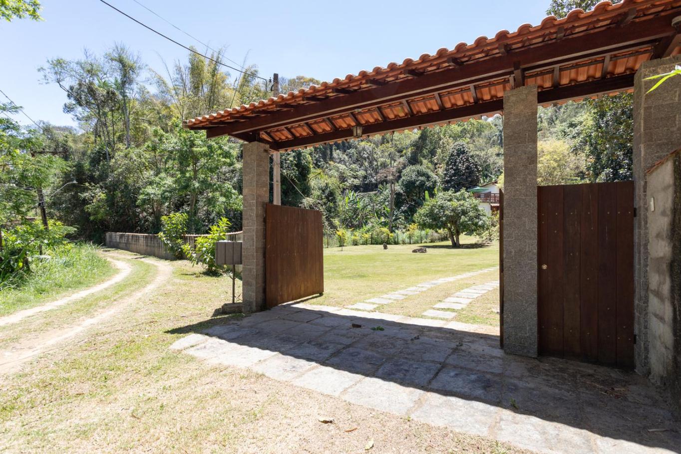 Sitio com Piscina, Jogos e Espaco Home Office