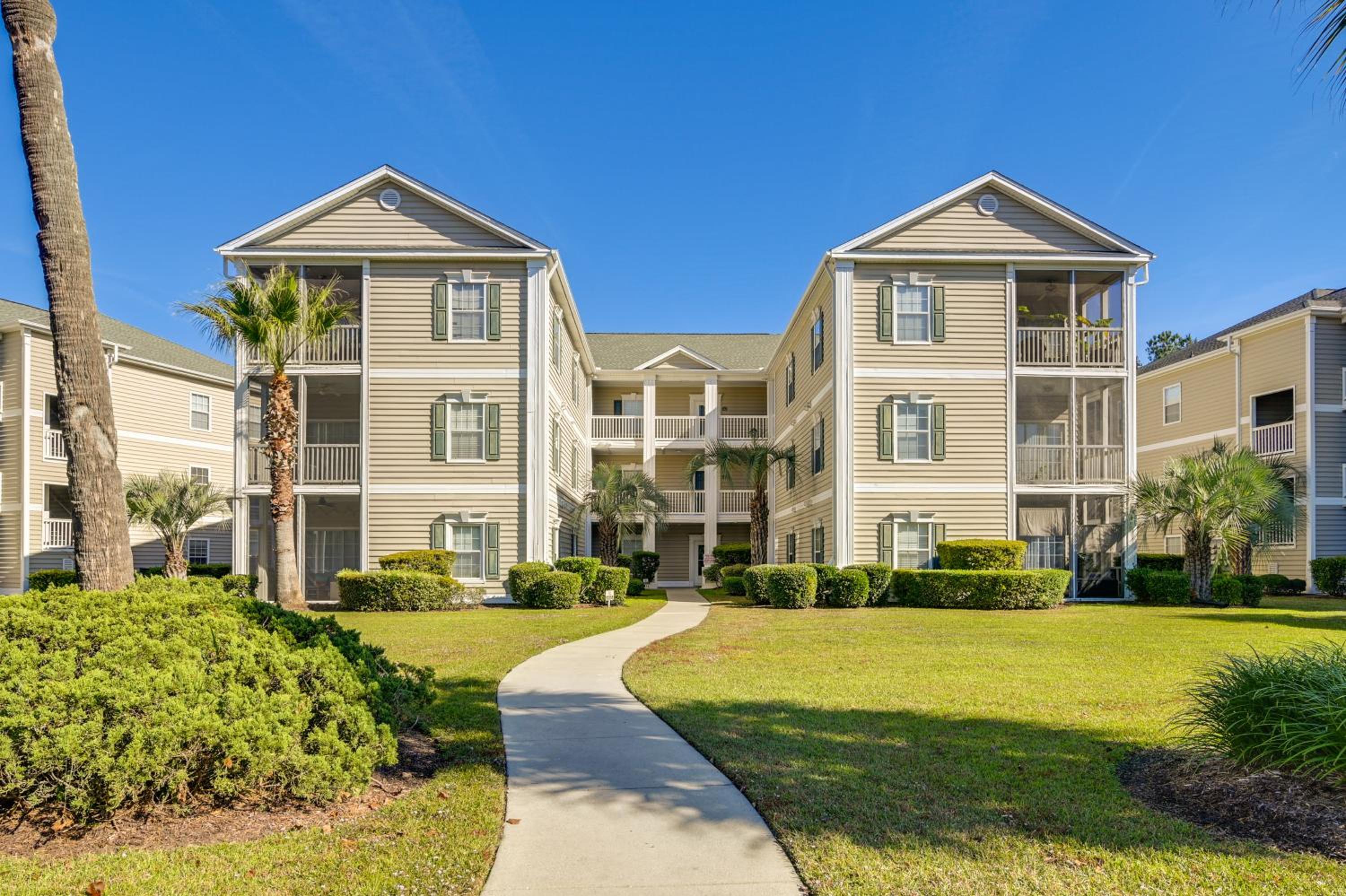 3 Mi to Surfside Beach! 1st-Floor End Unit with Pool