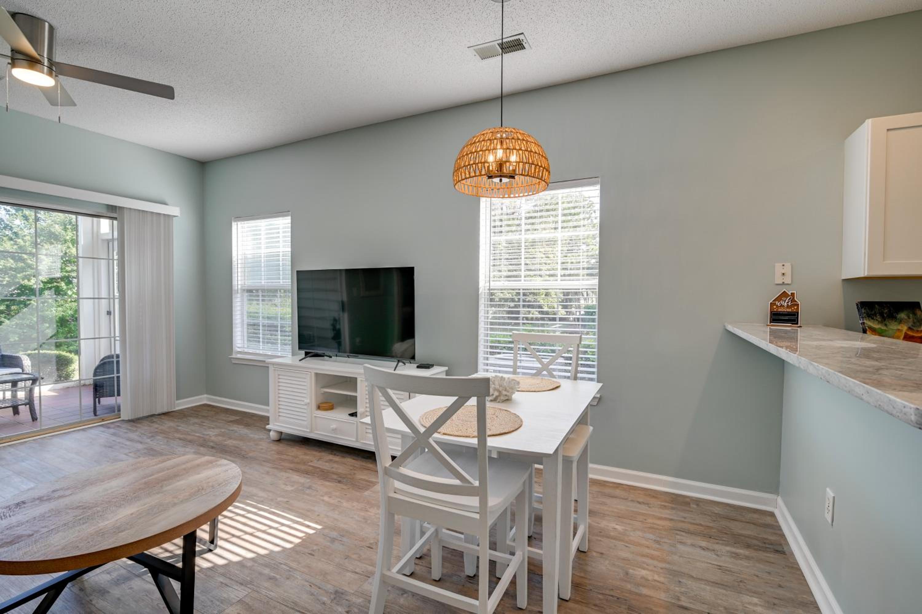 3 Mi to Surfside Beach! 1st-Floor End Unit with Pool