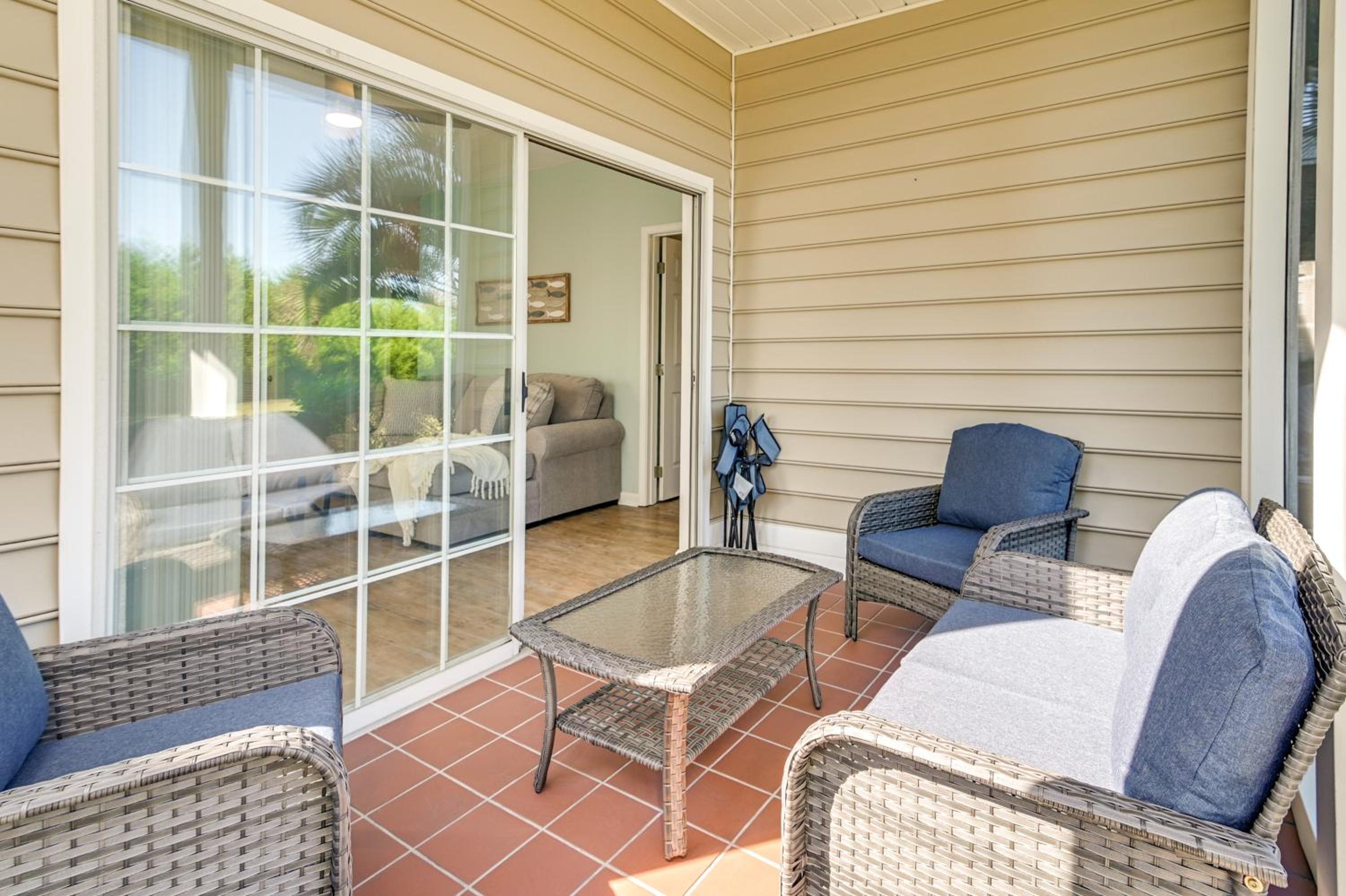 3 Mi to Surfside Beach! 1st-Floor End Unit with Pool