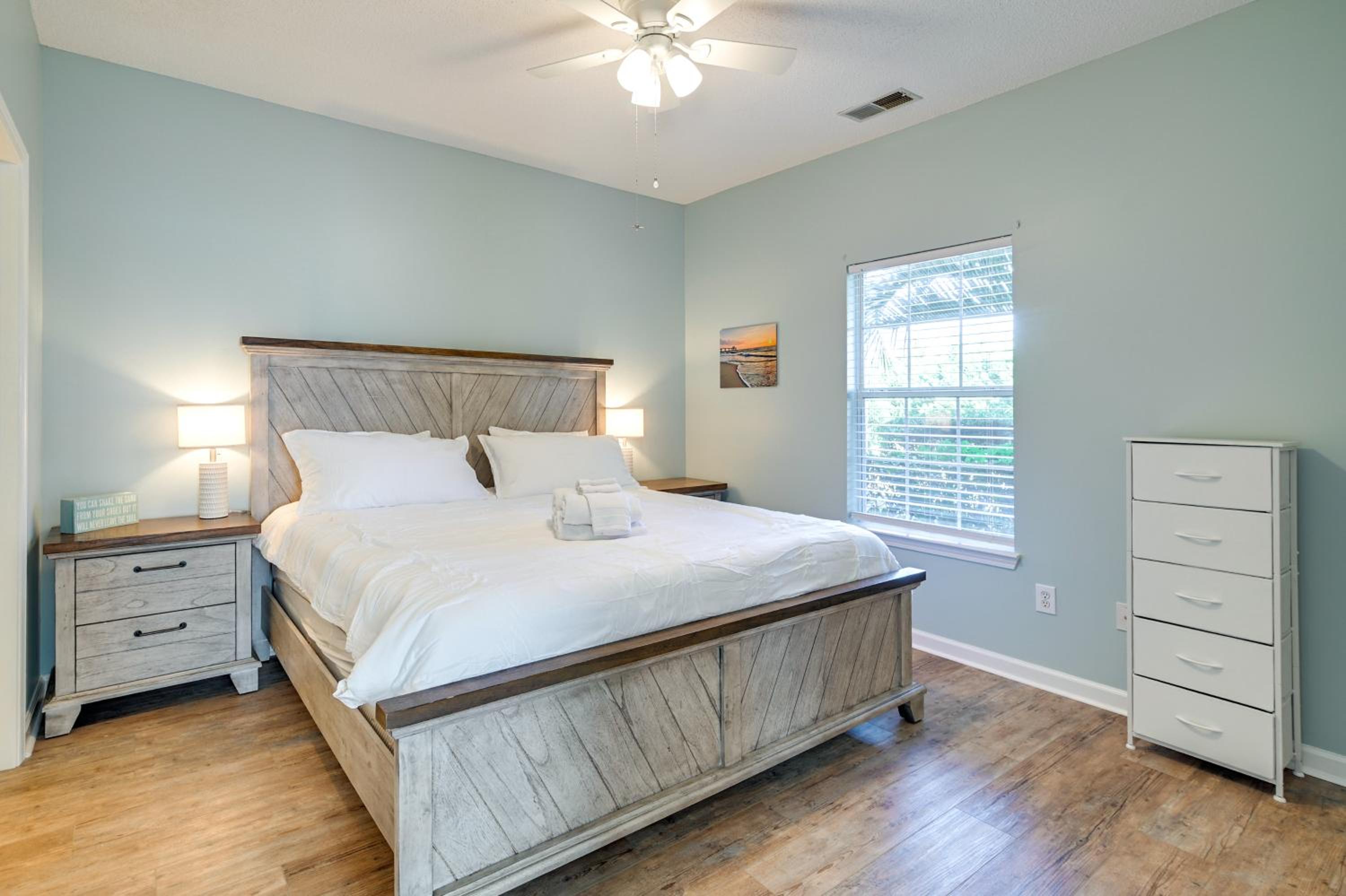 3 Mi to Surfside Beach! 1st-Floor End Unit with Pool