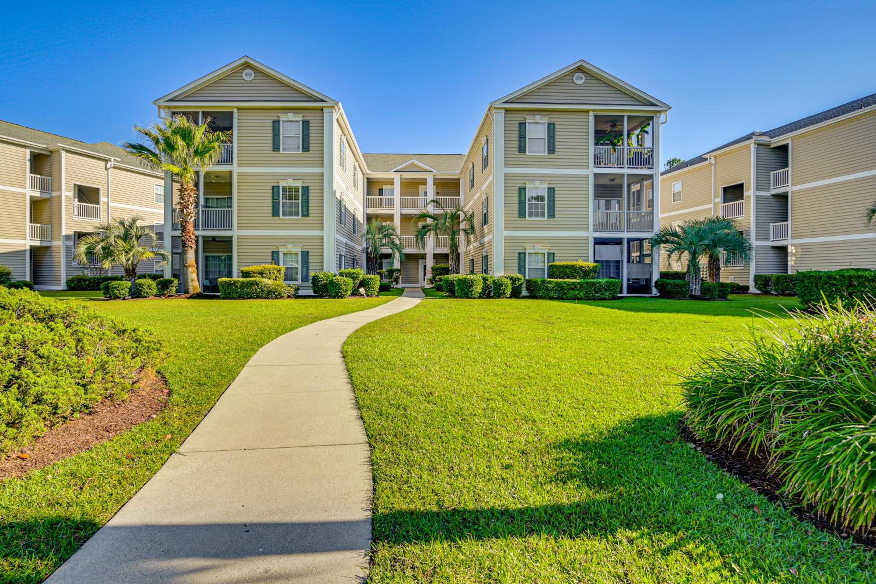 3 Mi to Surfside Beach! 1st-Floor End Unit with Pool