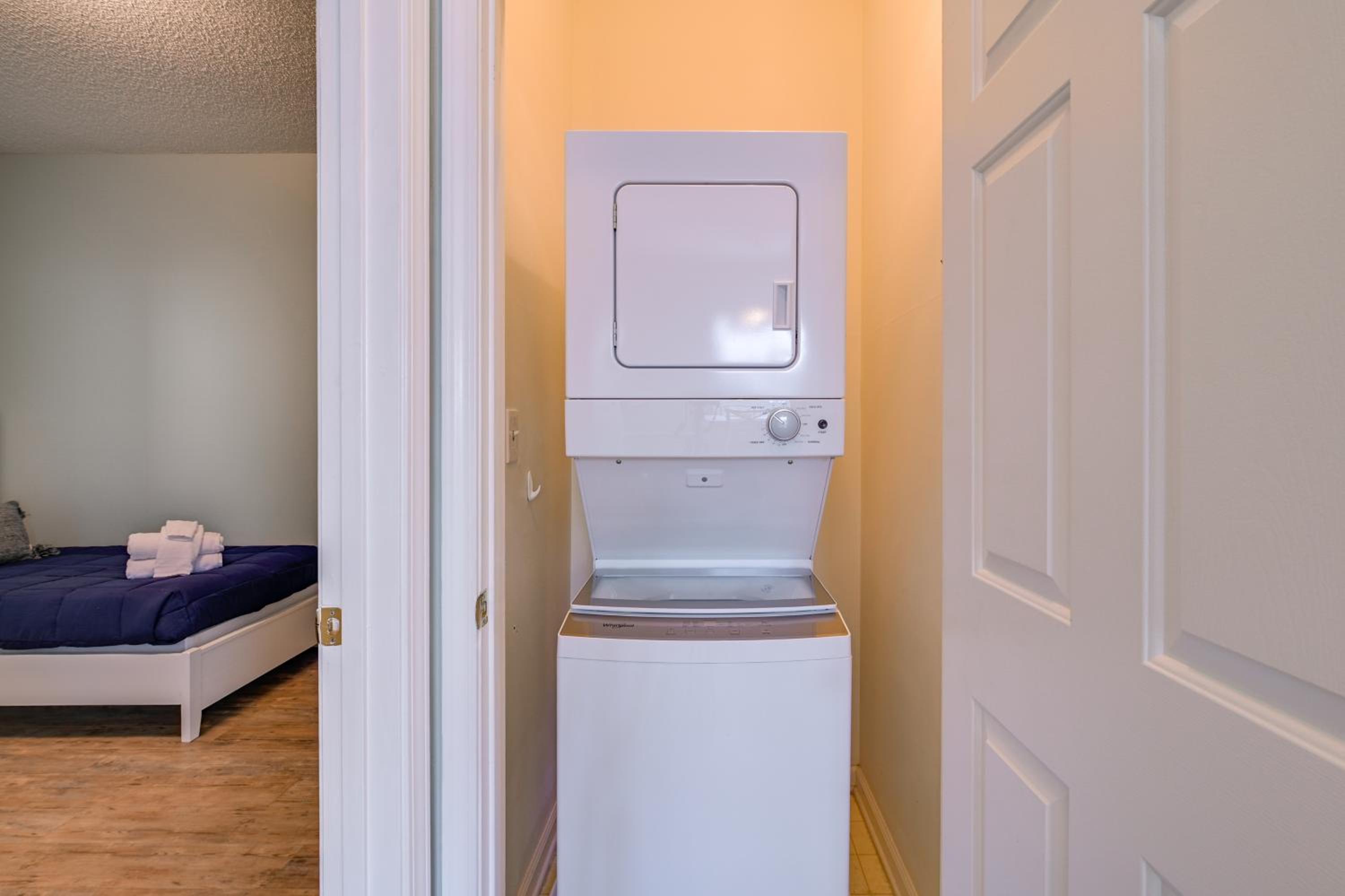 3 Mi to Surfside Beach! 1st-Floor End Unit with Pool