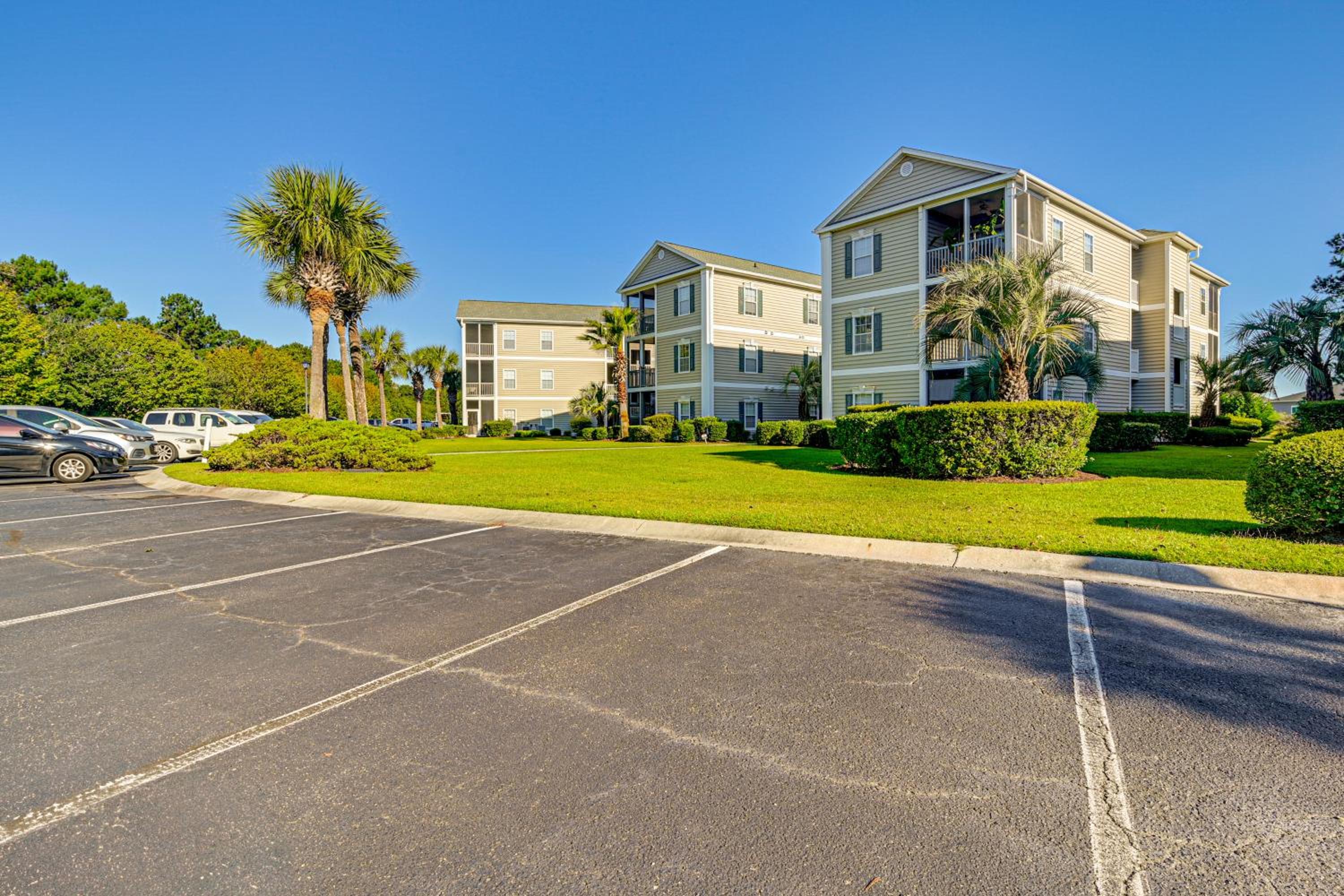 3 Mi to Surfside Beach! 1st-Floor End Unit with Pool