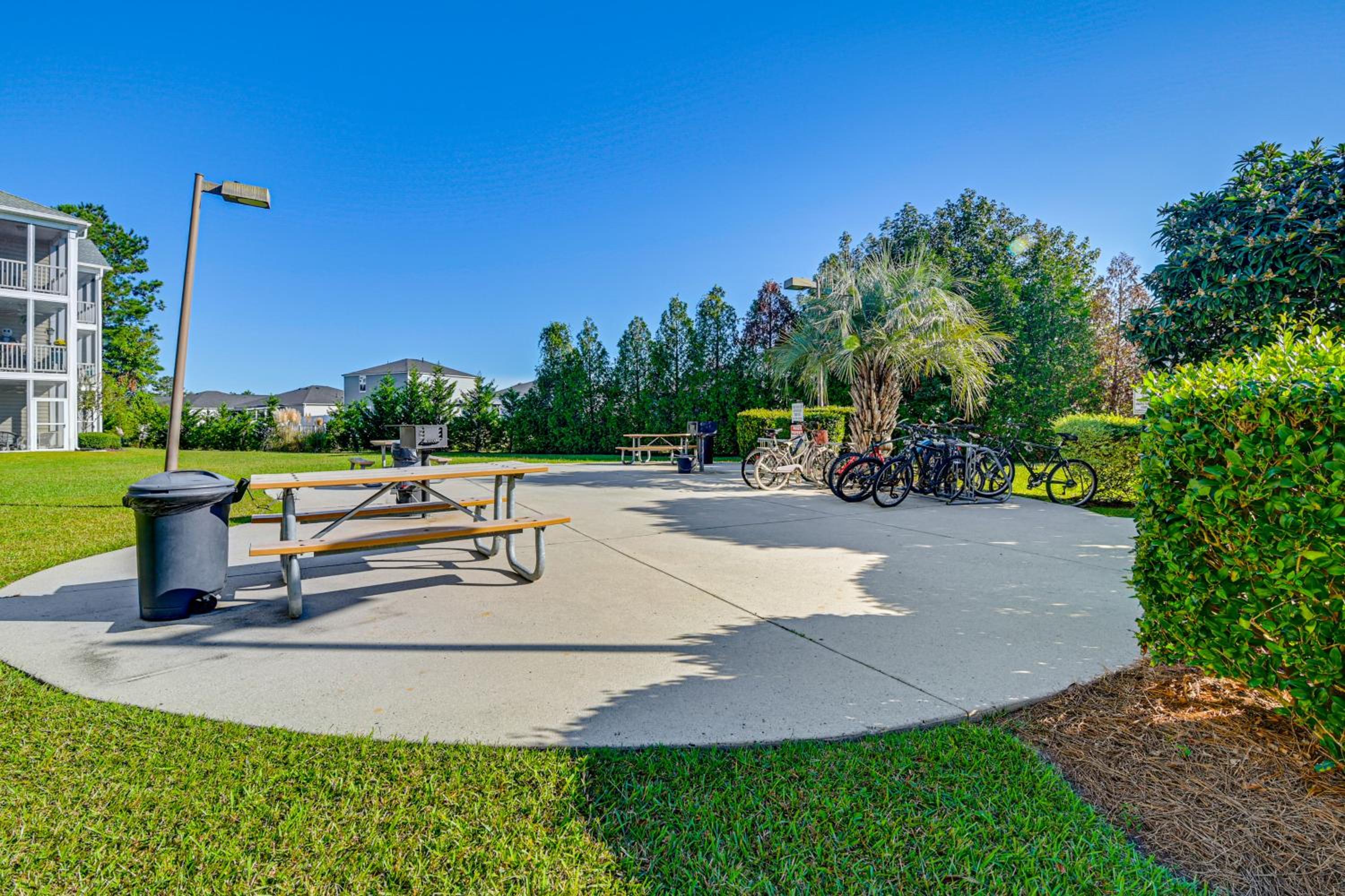 3 Mi to Surfside Beach! 1st-Floor End Unit with Pool