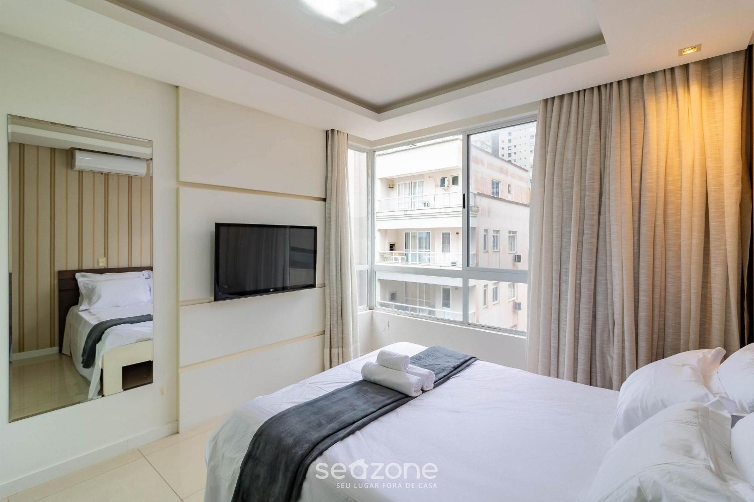 Apt w/ 3BR & BBQ 350m from the beach LAM0601