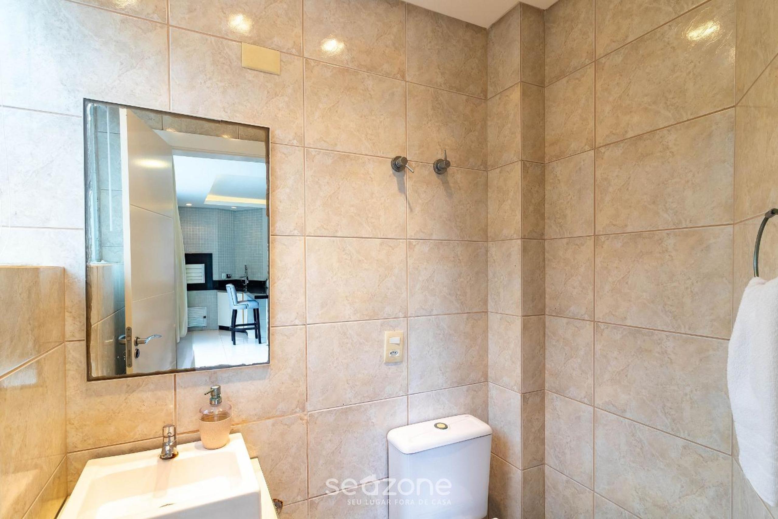 Apt w/ 3BR & BBQ 350m from the beach LAM0601