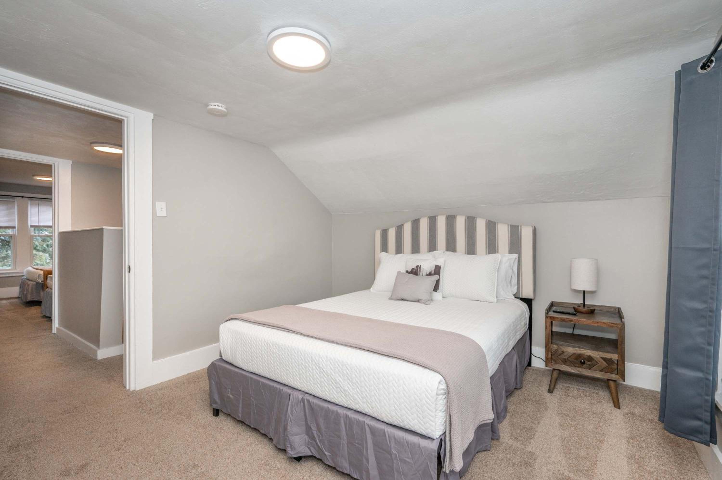 The Gathering House - Home for 6