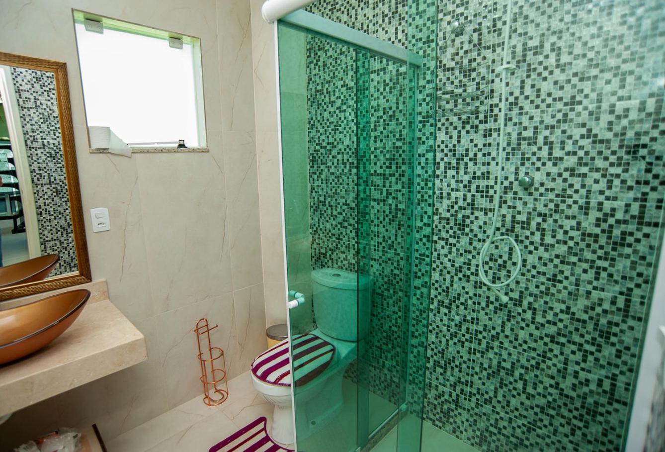 Casa com Piscina, Quadra de Areia e Churrasqueira