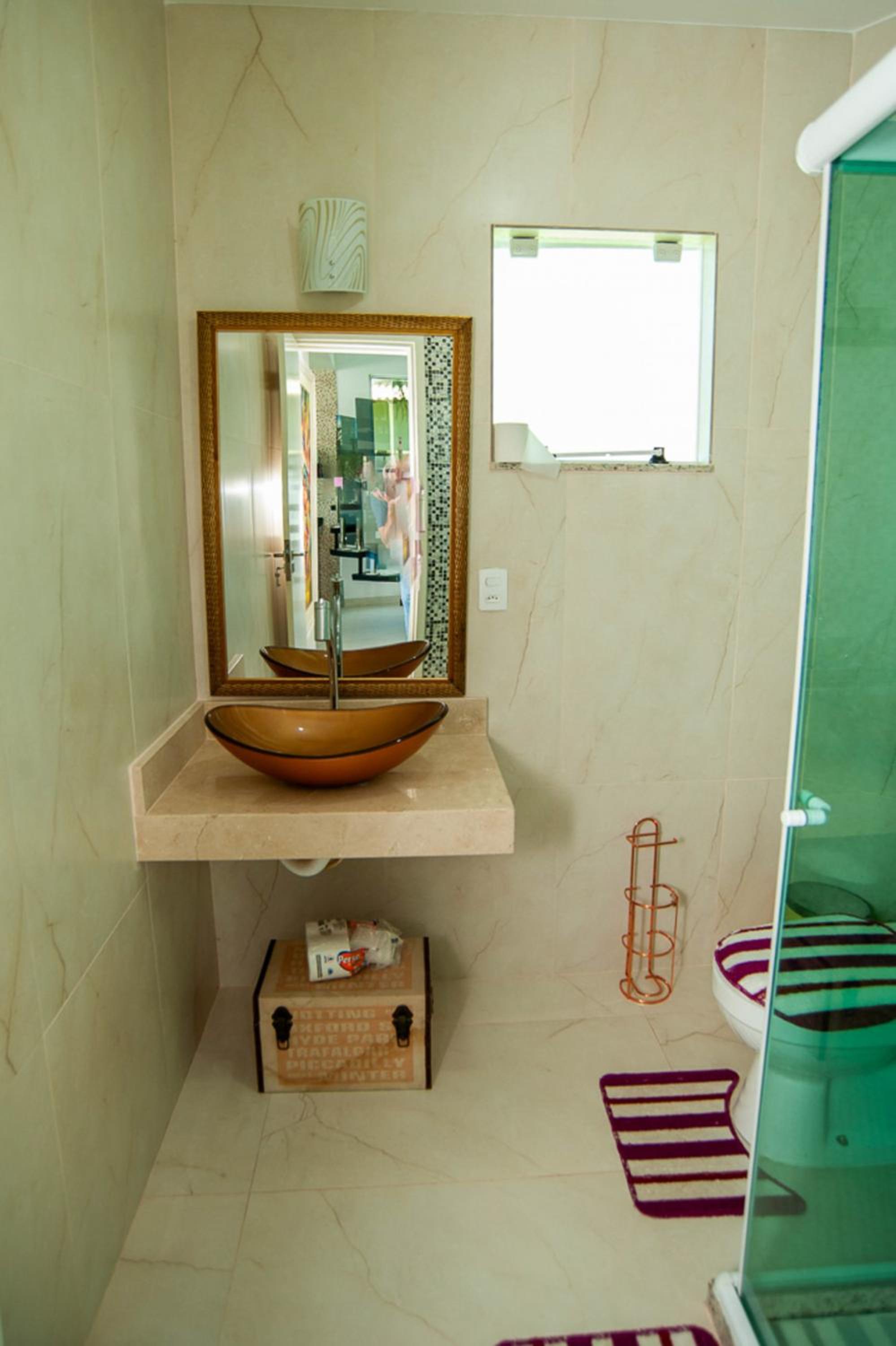 Casa com Piscina, Quadra de Areia e Churrasqueira