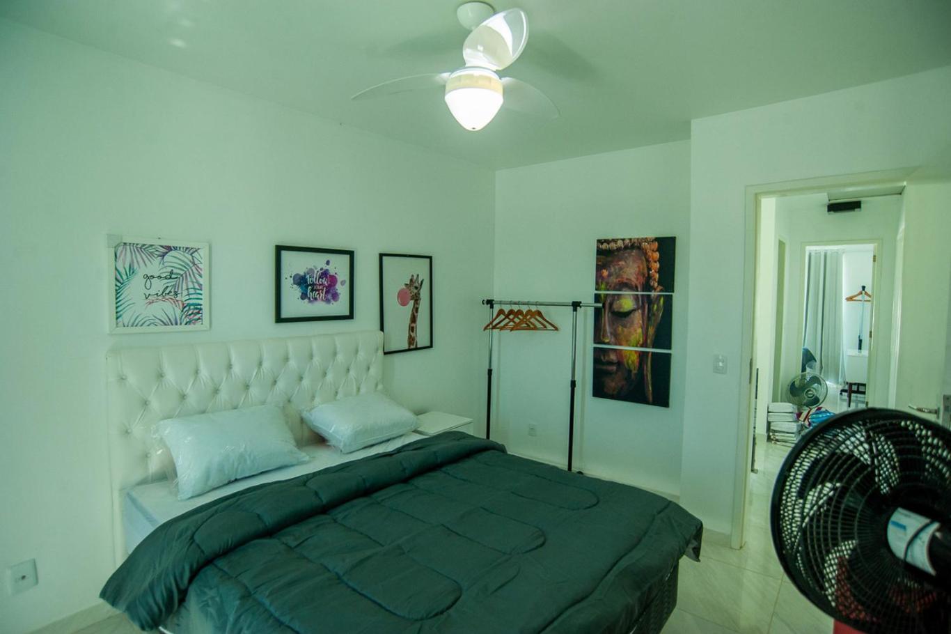 Casa com Piscina, Quadra de Areia e Churrasqueira