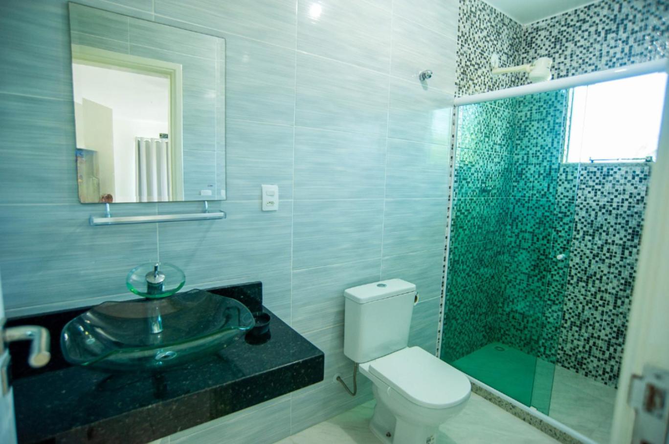 Casa com Piscina, Quadra de Areia e Churrasqueira