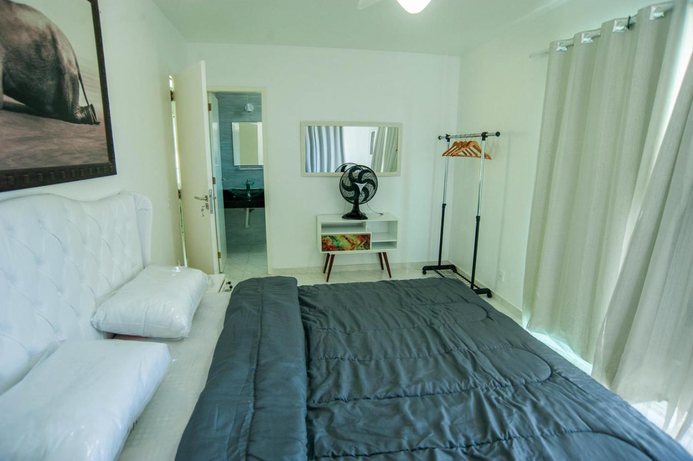 Casa com Piscina, Quadra de Areia e Churrasqueira