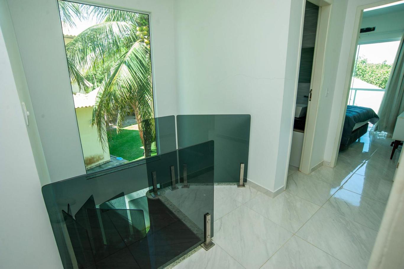 Casa com Piscina, Quadra de Areia e Churrasqueira