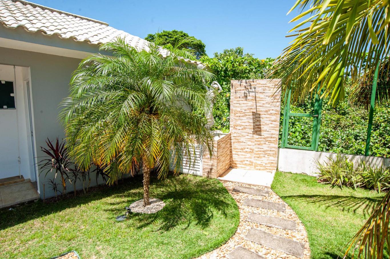 Casa com Piscina, Quadra de Areia e Churrasqueira