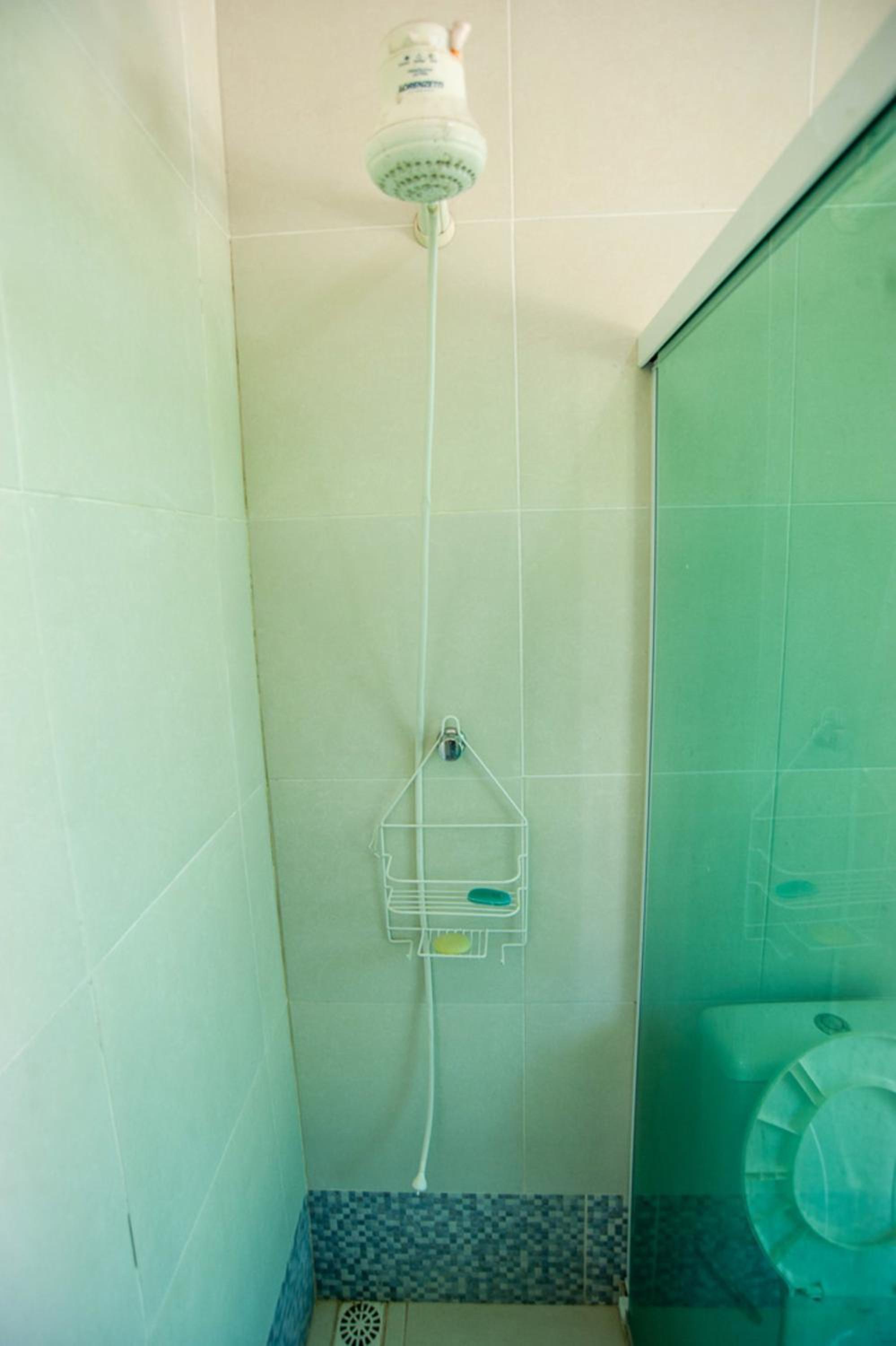 Casa com Piscina, Quadra de Areia e Churrasqueira