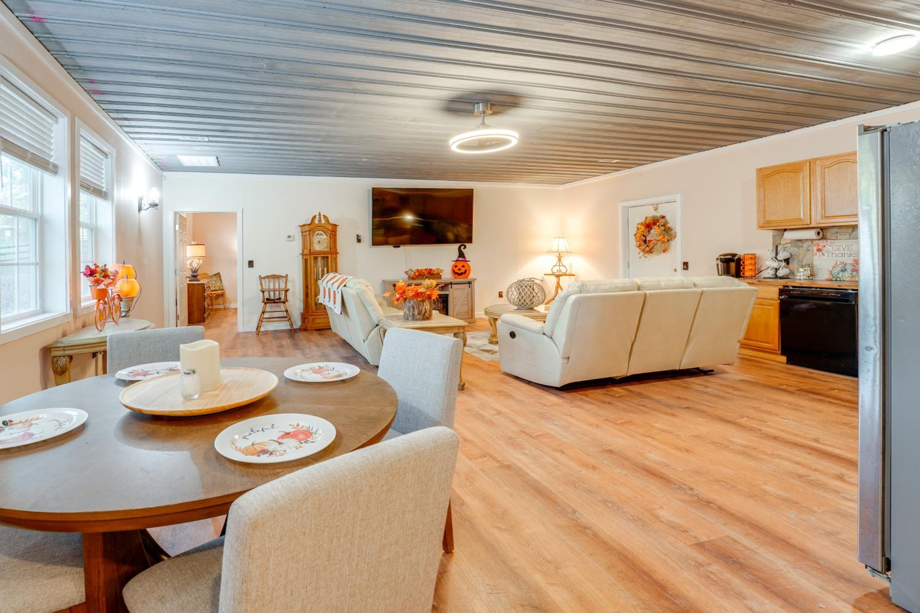 Cozy Couples Escape with Patio in Northwest Georgia