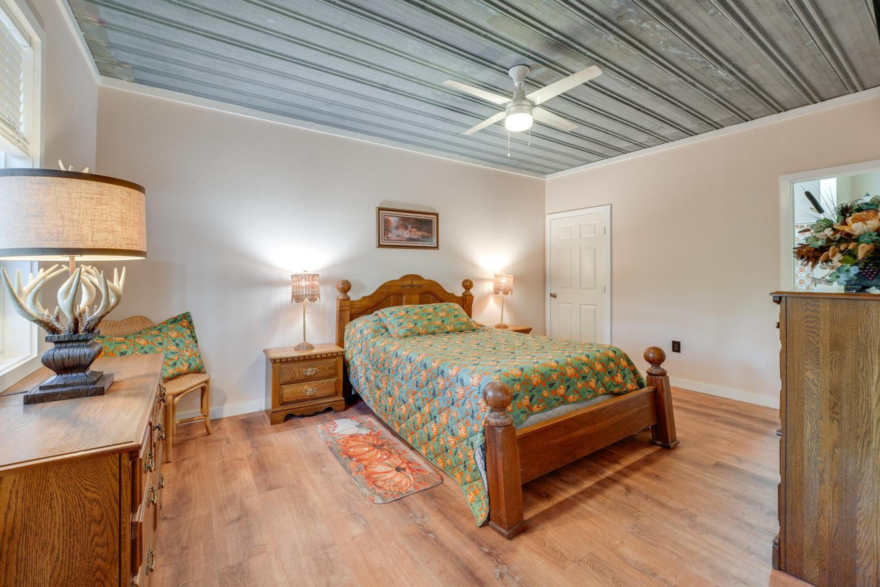 Cozy Couples Escape with Patio in Northwest Georgia