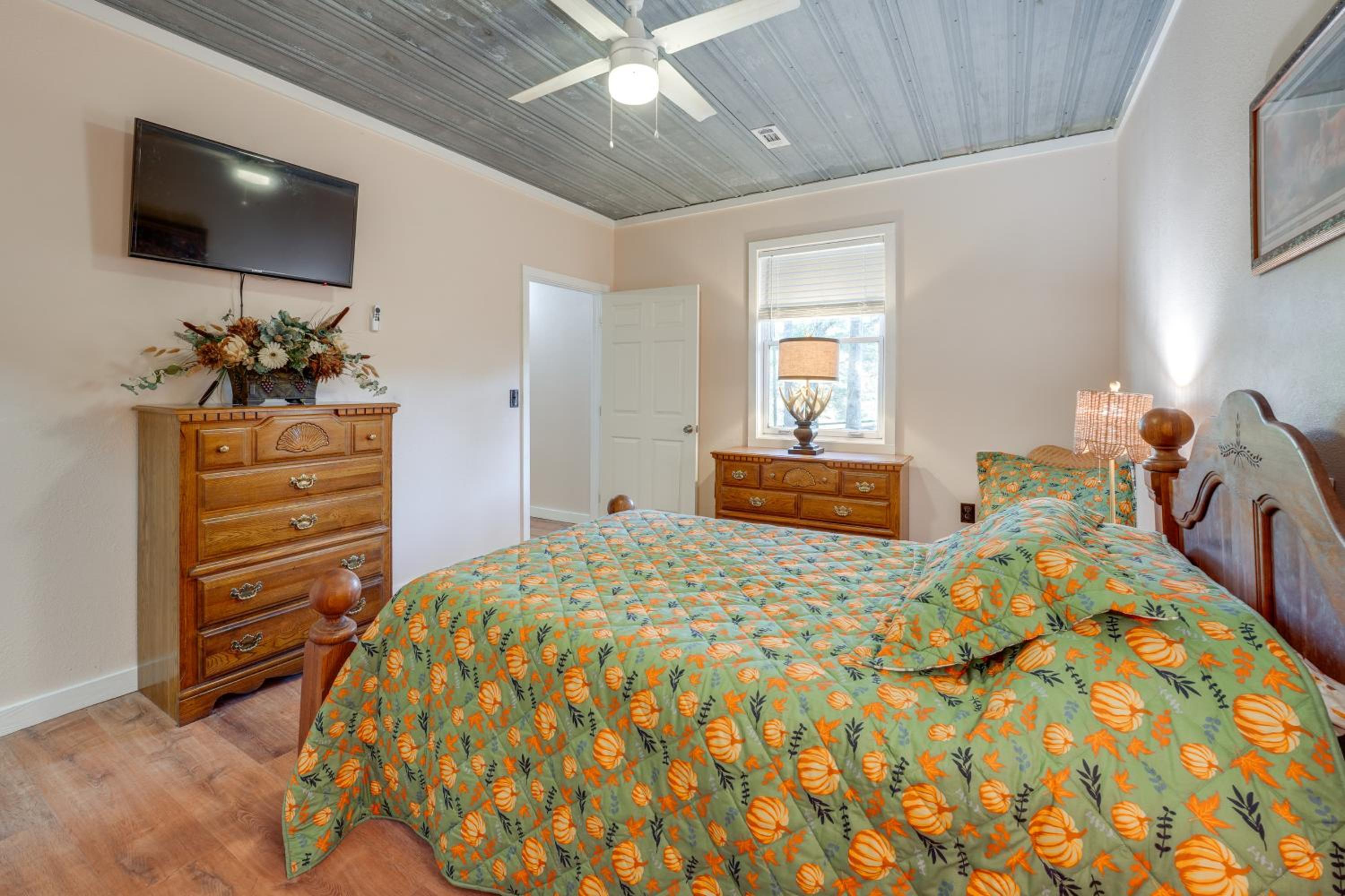 Cozy Couples Escape with Patio in Northwest Georgia