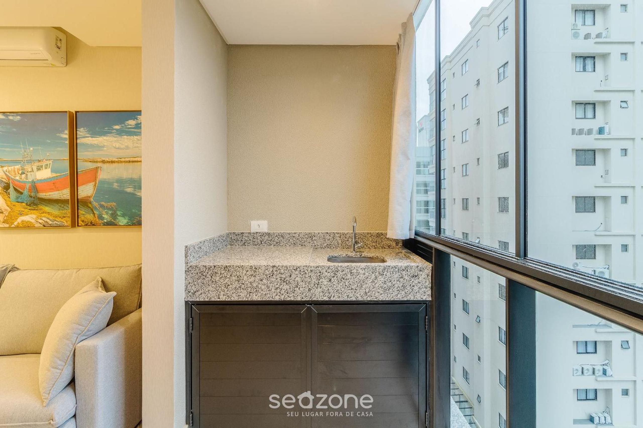 Your exclusive stay just steps from the sea in Meia Praia - FFS!