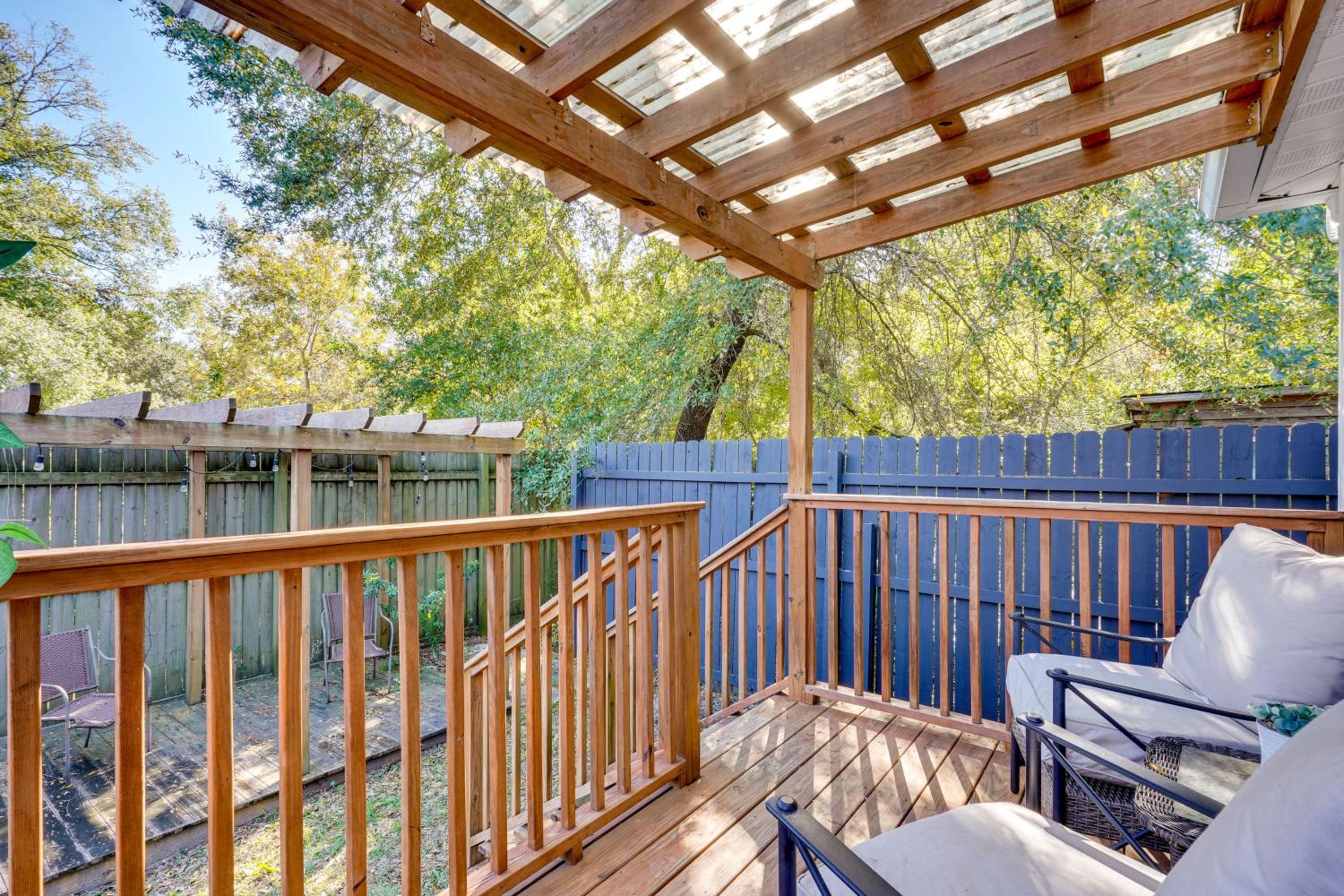 Coastal Convenience! Mt Pleasant Gem 2 Mi to Ocean