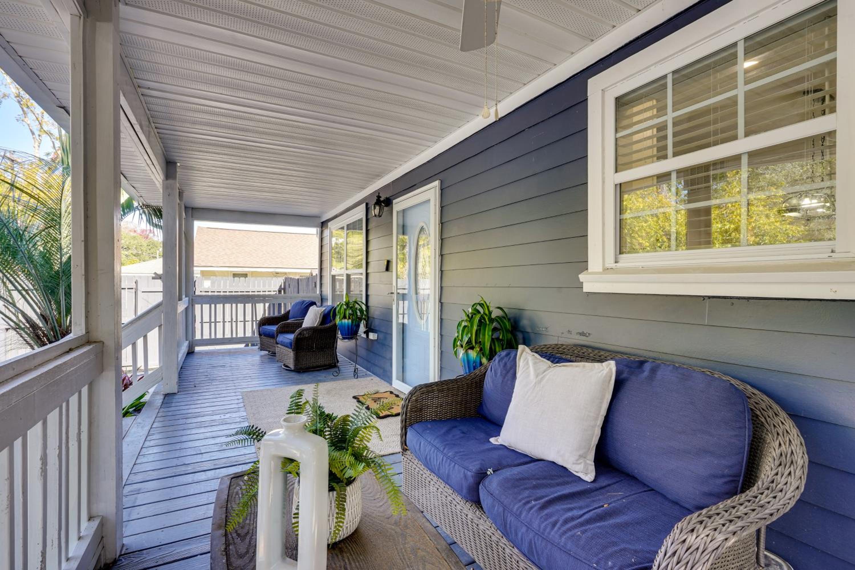 Coastal Convenience! Mt Pleasant Gem 2 Mi to Ocean