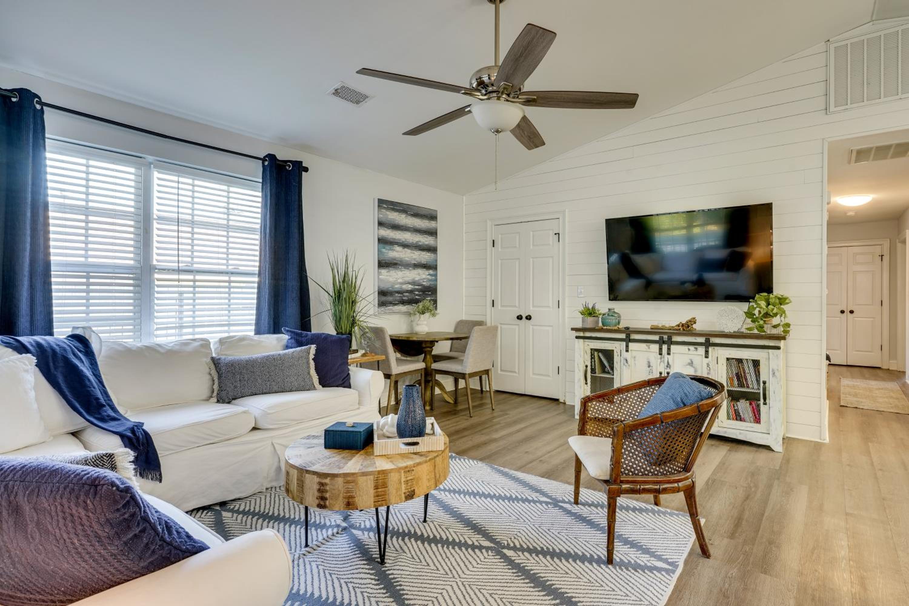 Coastal Convenience! Mt Pleasant Gem 2 Mi to Ocean