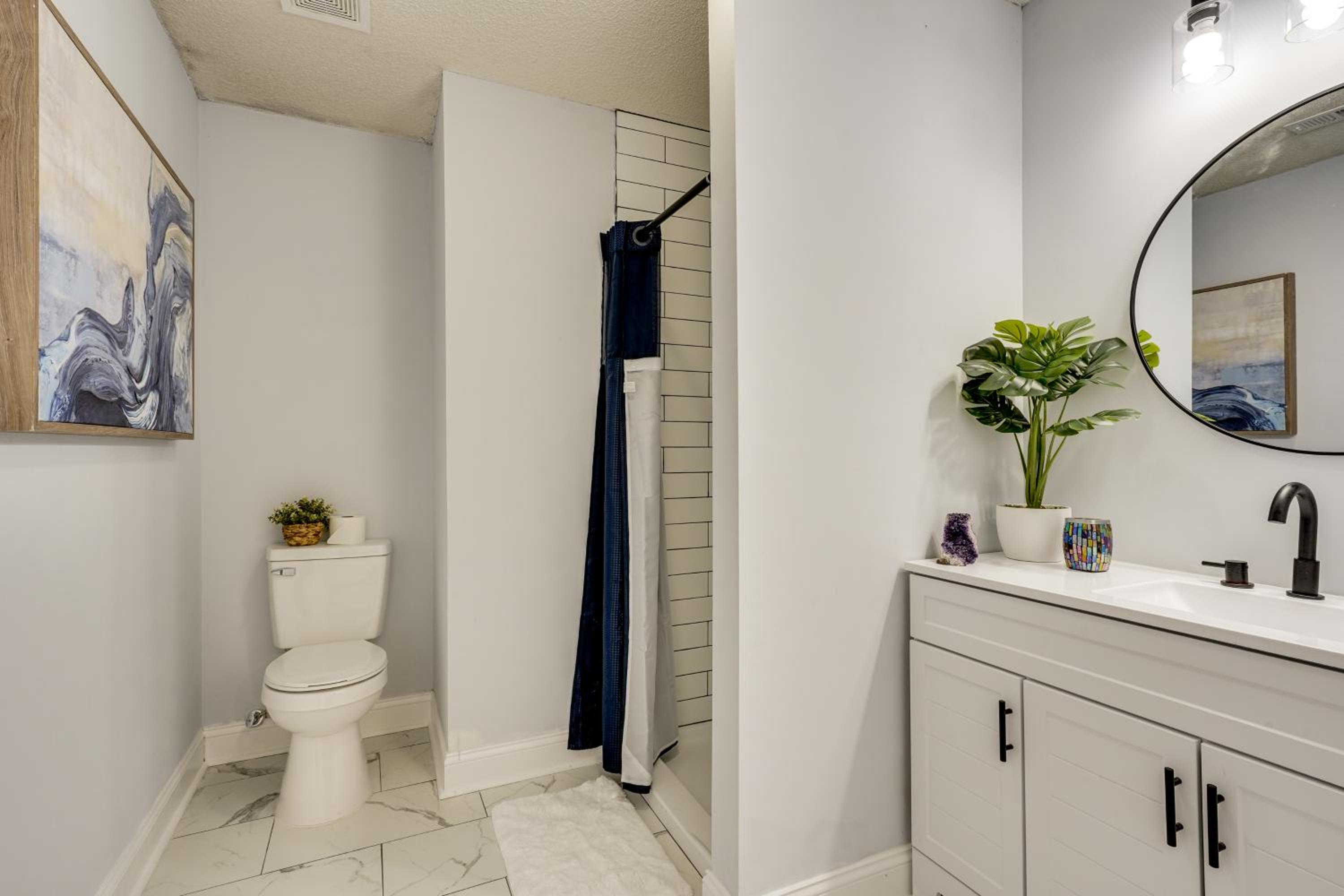 Coastal Convenience! Mt Pleasant Gem 2 Mi to Ocean