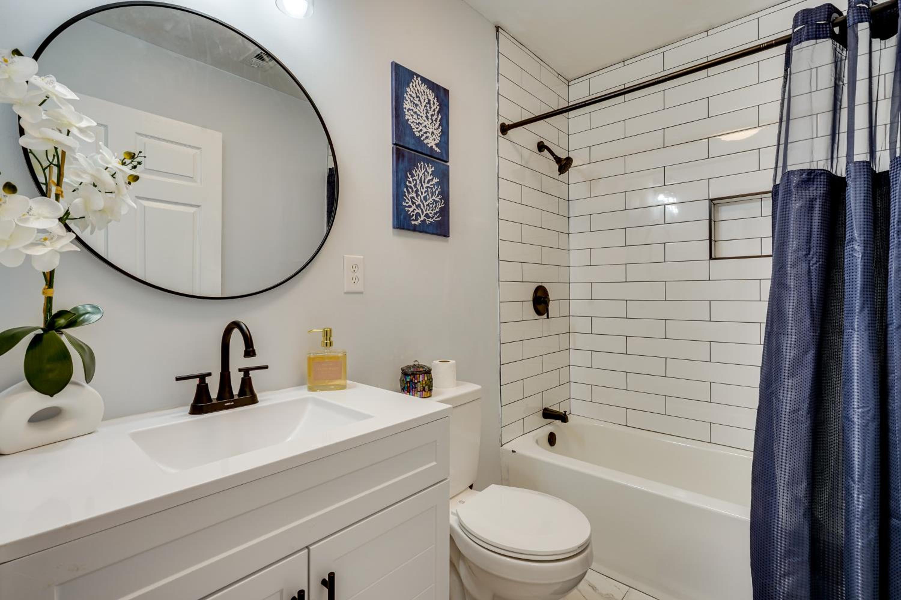 Coastal Convenience! Mt Pleasant Gem 2 Mi to Ocean