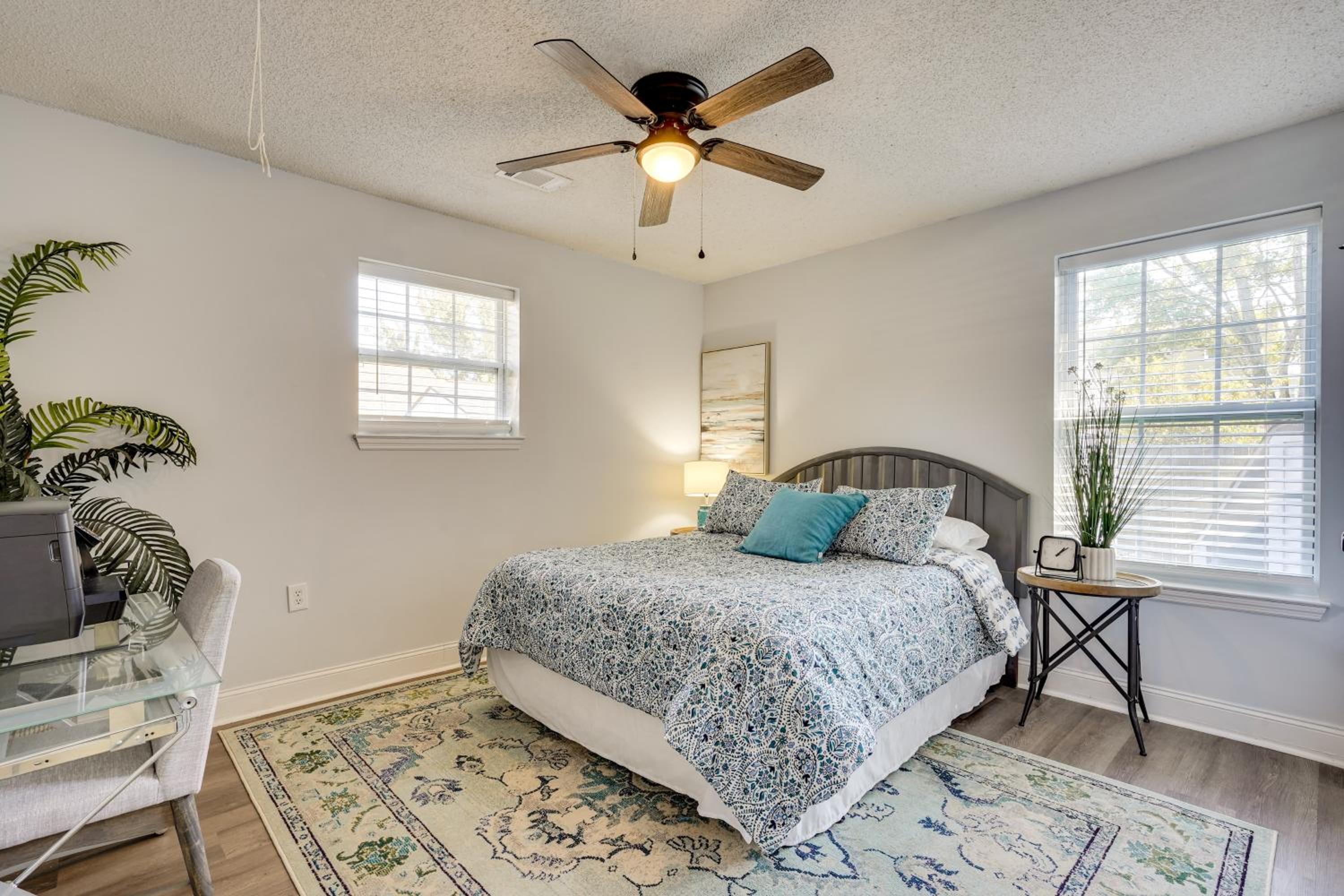 Coastal Convenience! Mt Pleasant Gem 2 Mi to Ocean