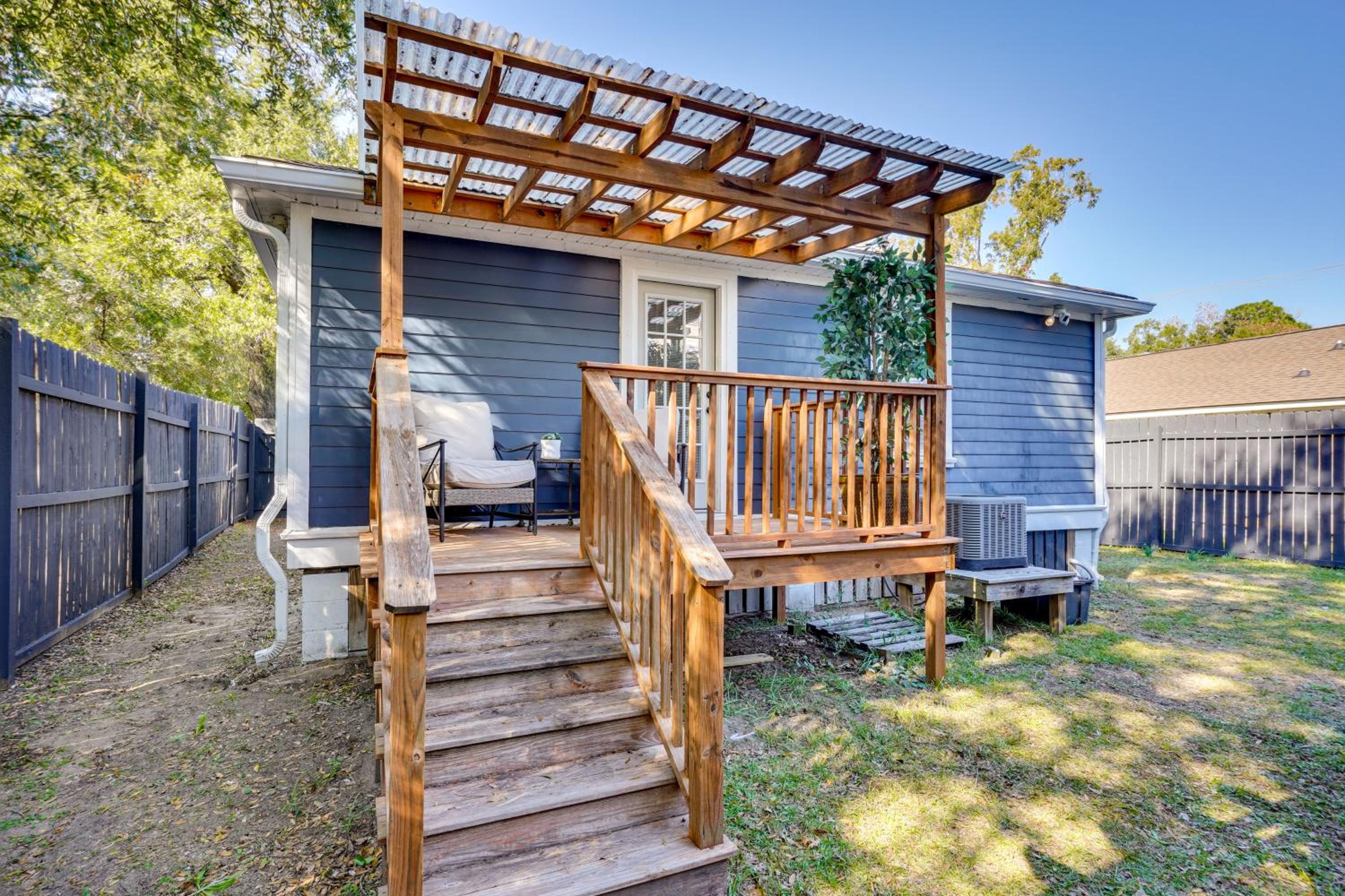 Coastal Convenience! Mt Pleasant Gem 2 Mi to Ocean
