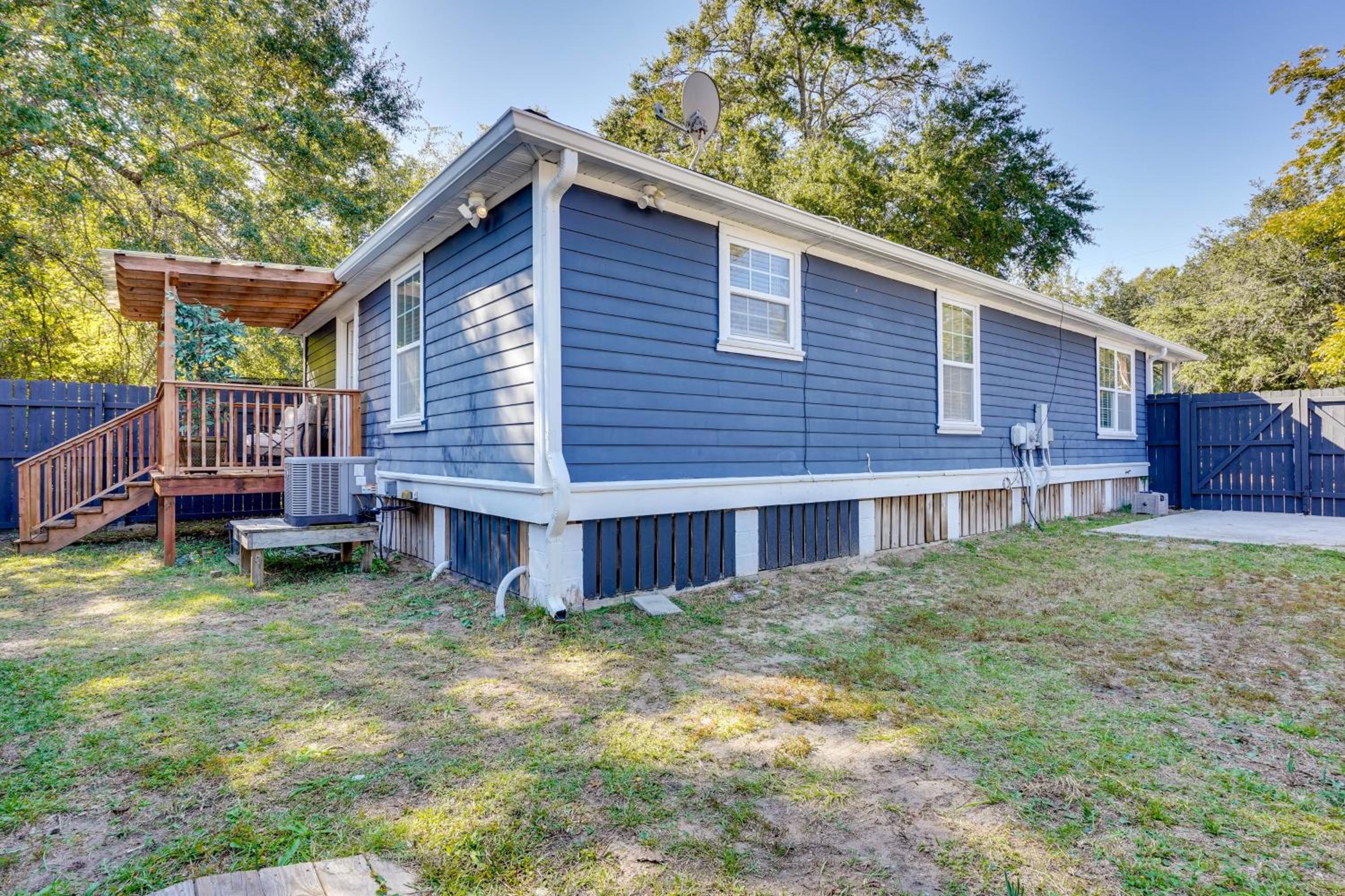Coastal Convenience! Mt Pleasant Gem 2 Mi to Ocean