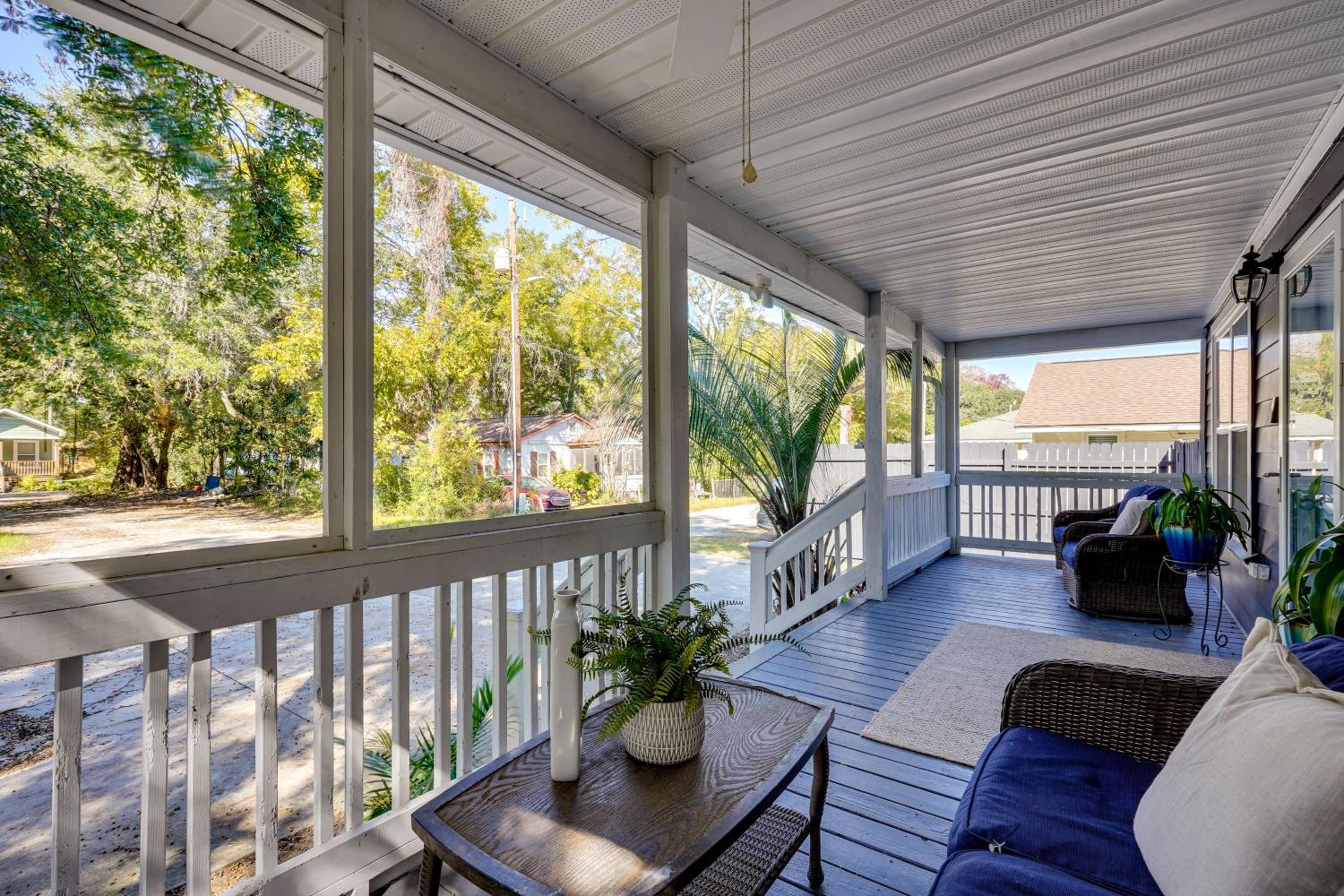 Coastal Convenience! Mt Pleasant Gem 2 Mi to Ocean