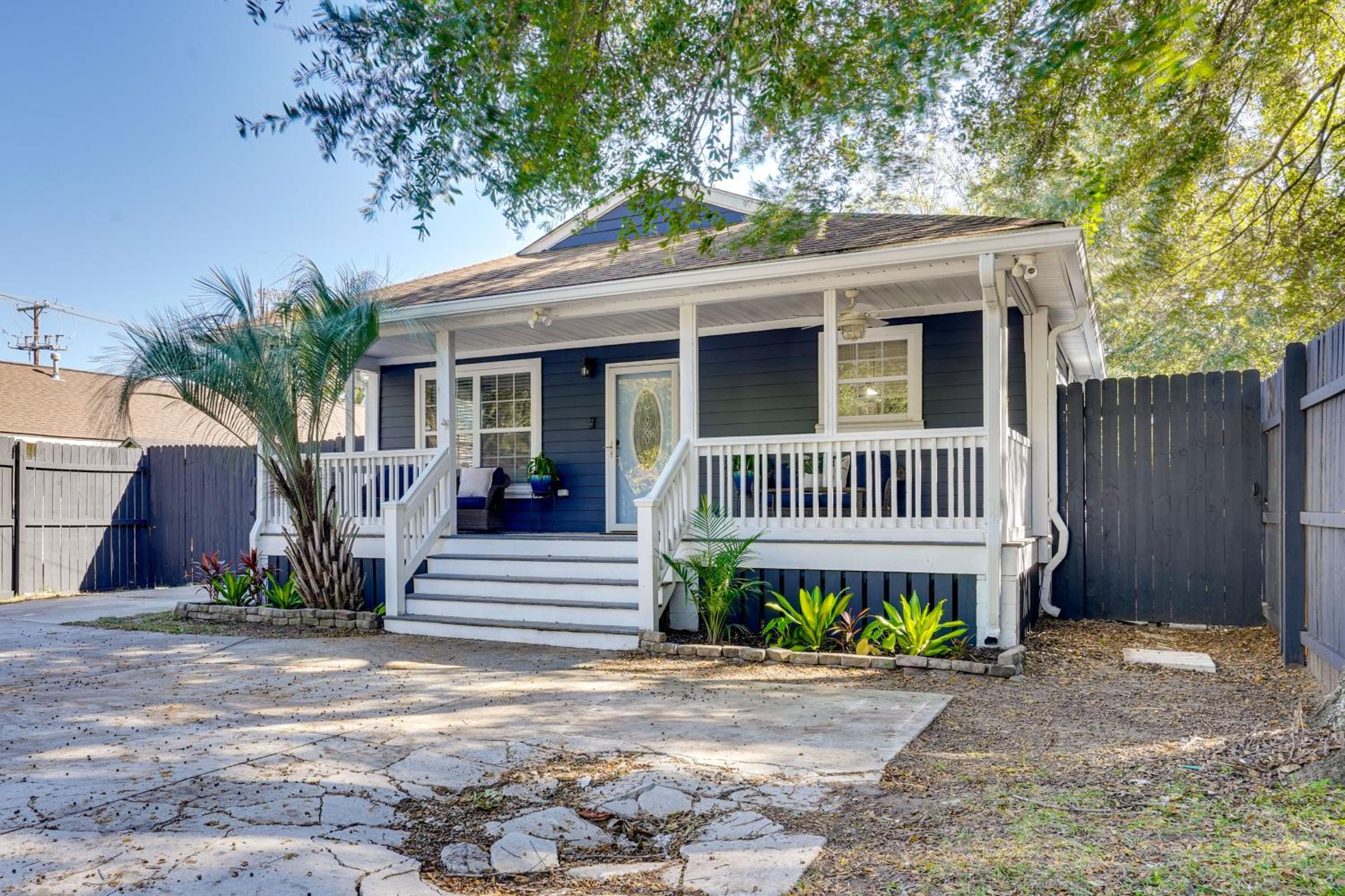 Coastal Convenience! Mt Pleasant Gem 2 Mi to Ocean
