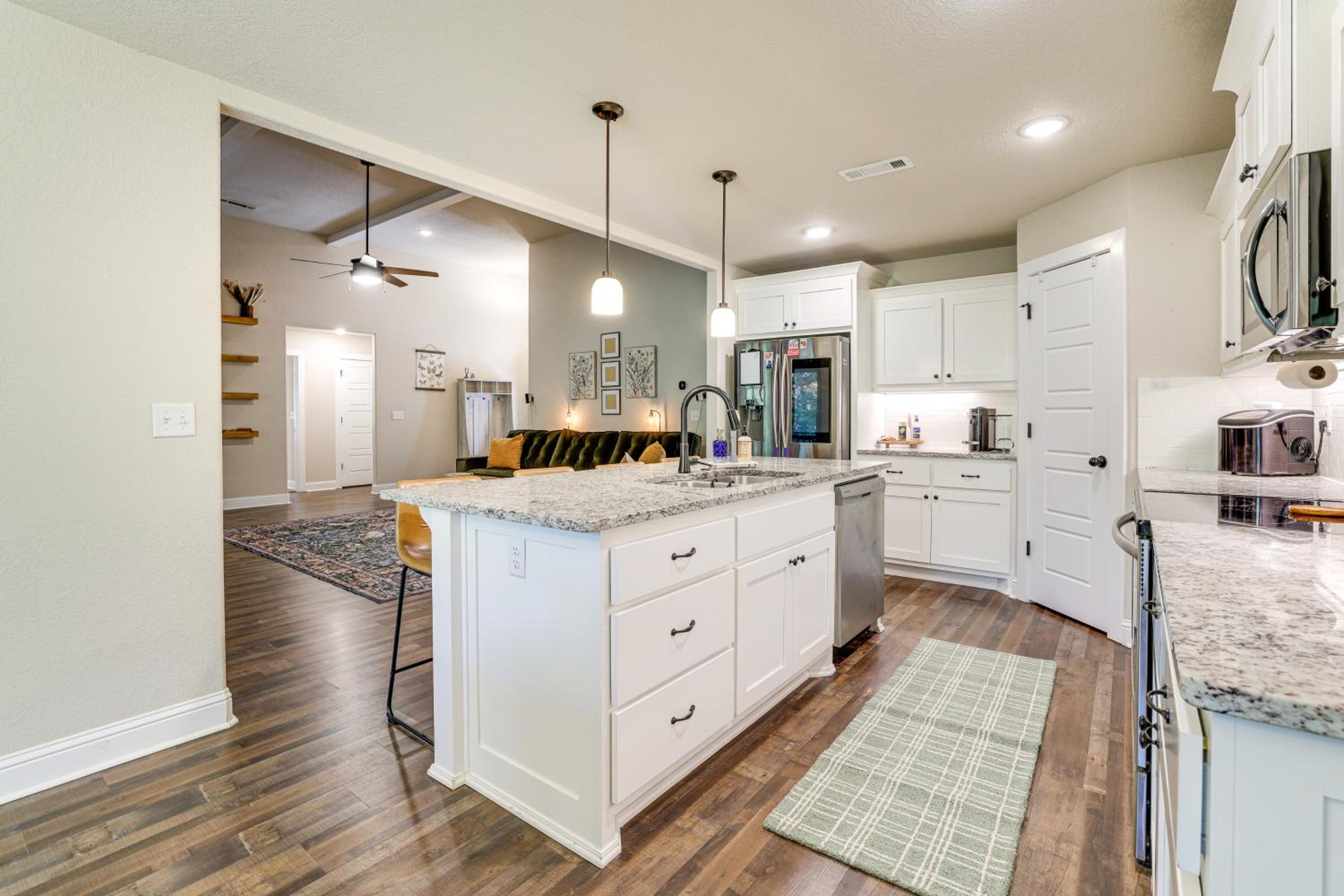 Riders Retreat! Modern Home By Bella Vista Trails