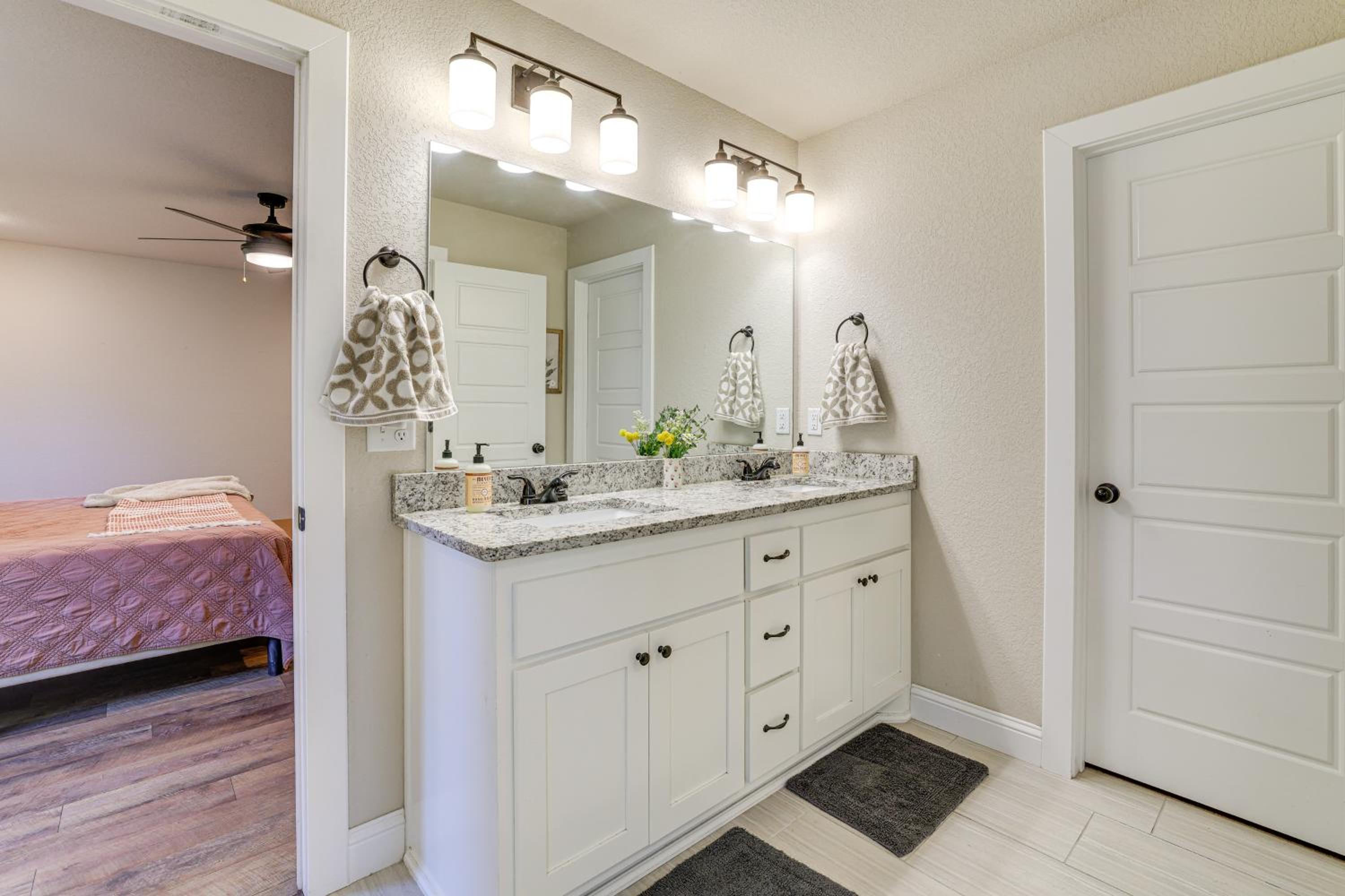 Riders Retreat! Modern Home By Bella Vista Trails