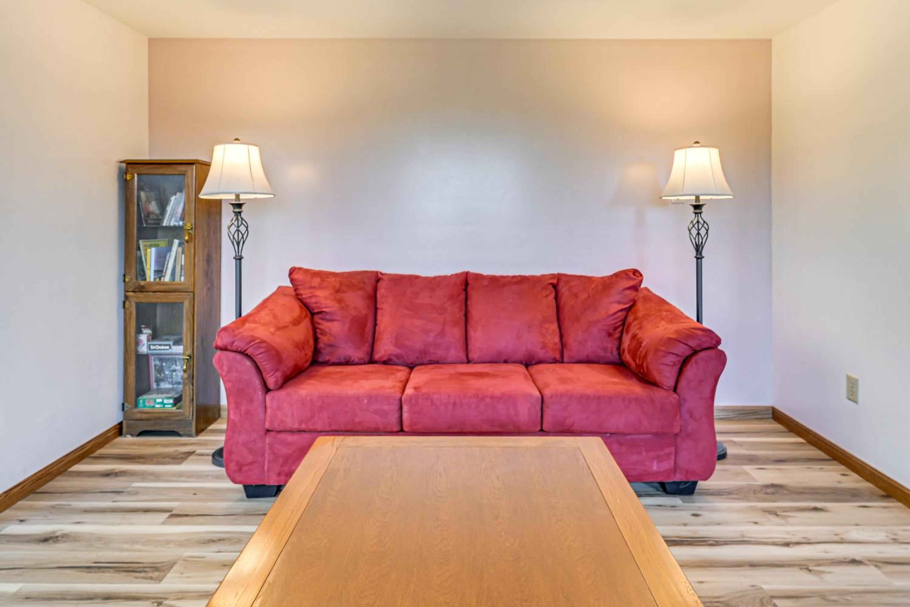 Dirt Road Digs - Quiet Home in Lakeville!