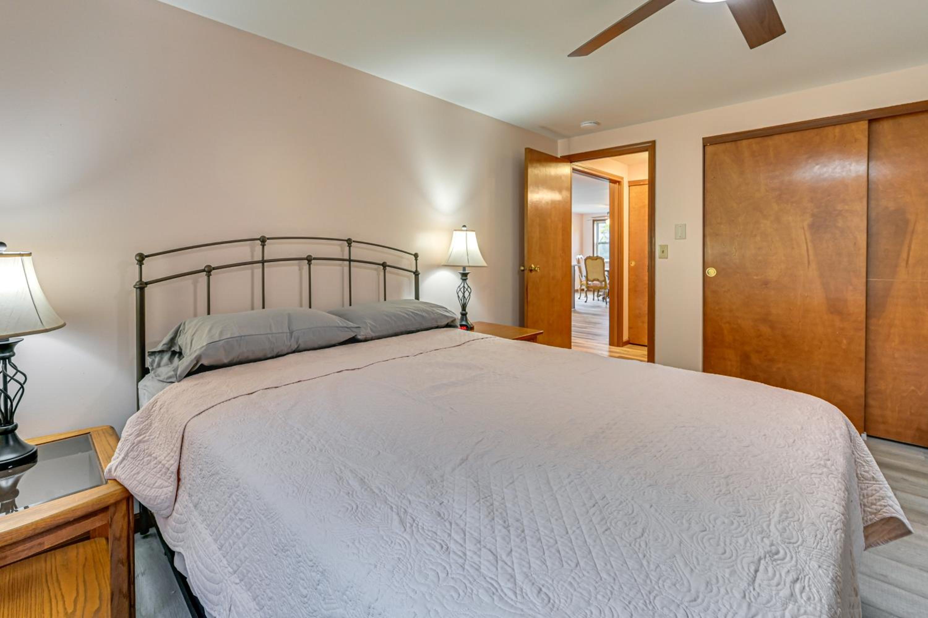 Dirt Road Digs - Quiet Home in Lakeville!