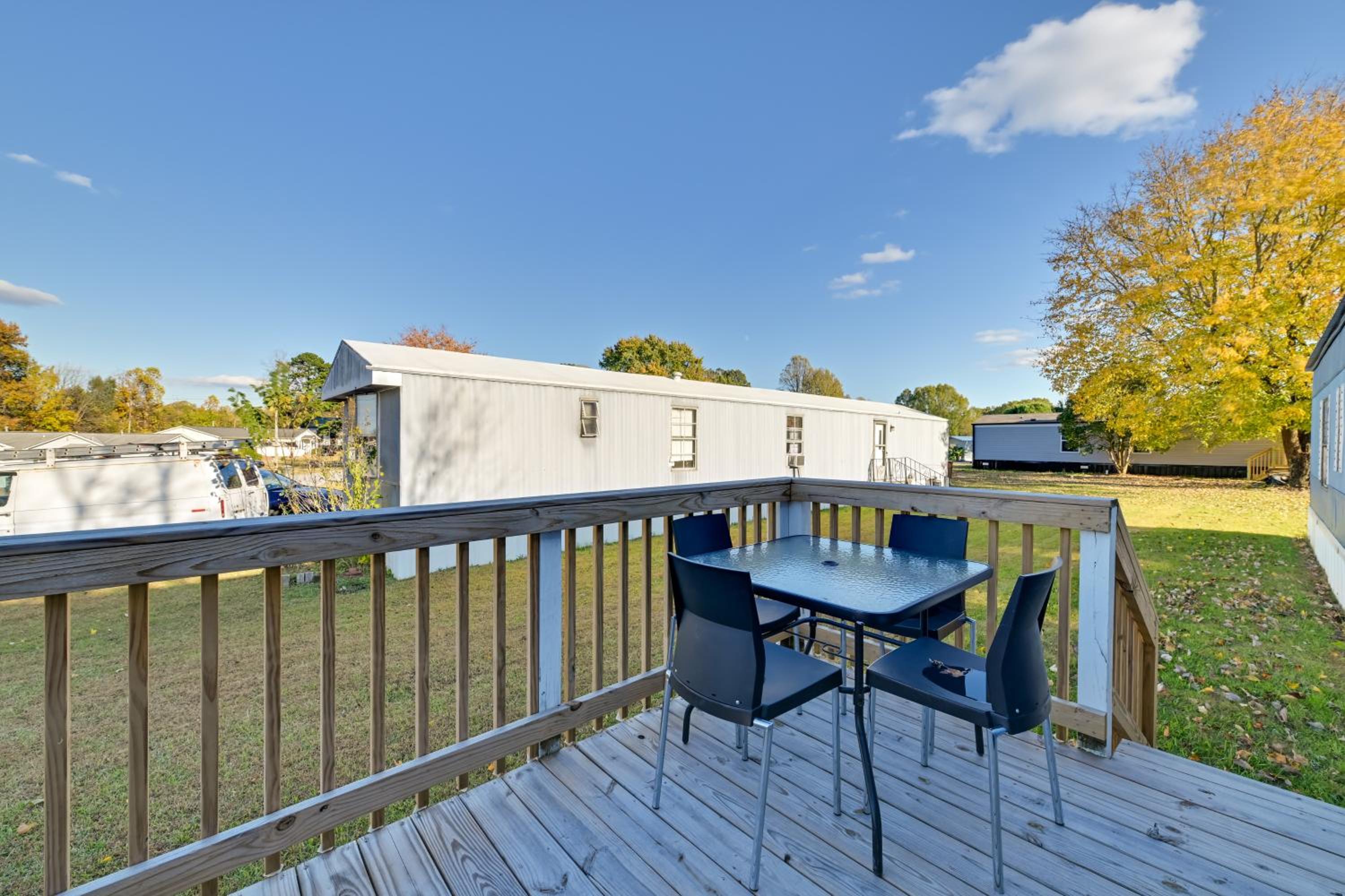 Heart of Greensboro Pet-Friendly Gem 3 Mi to Dtwn