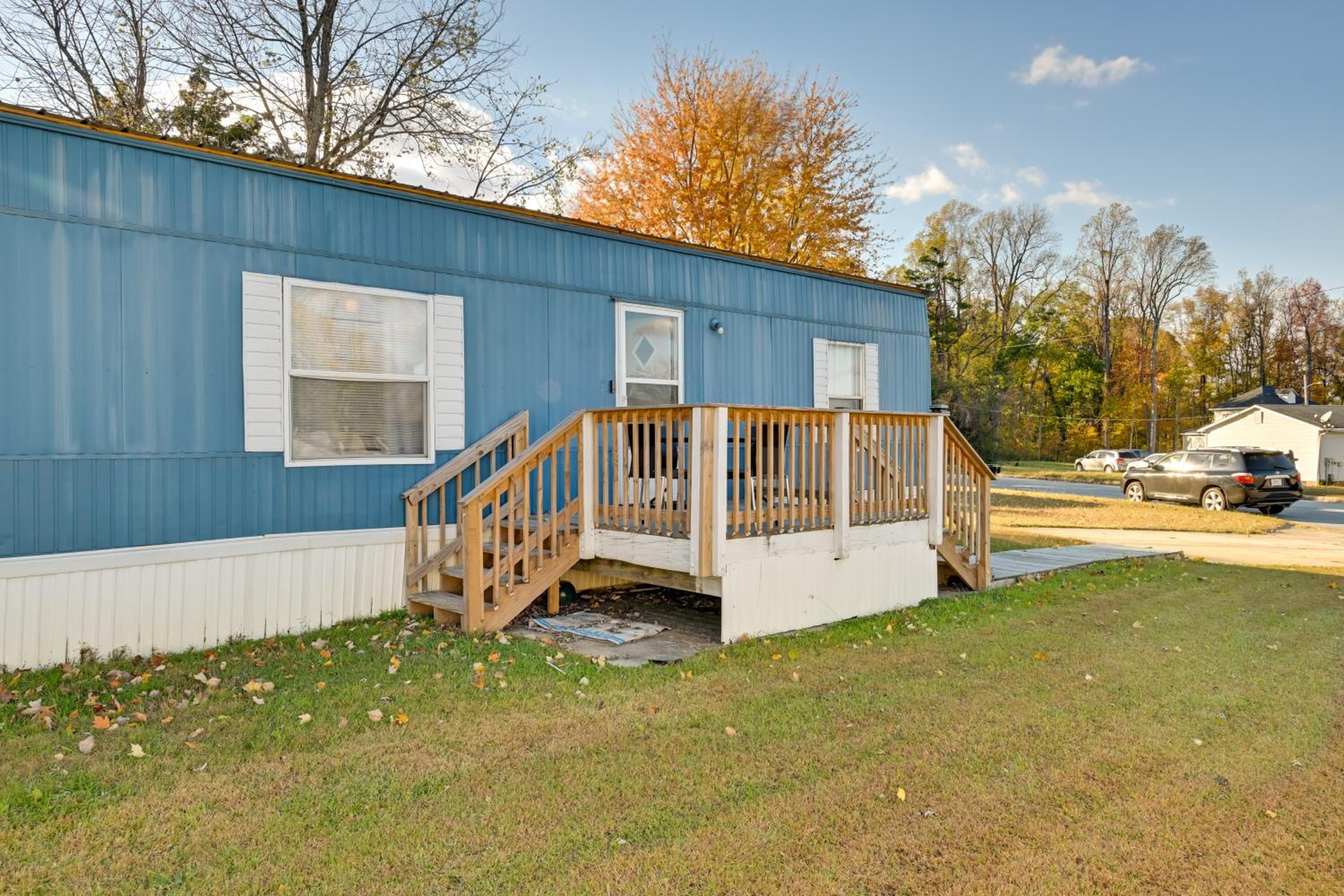 Heart of Greensboro Pet-Friendly Gem 3 Mi to Dtwn