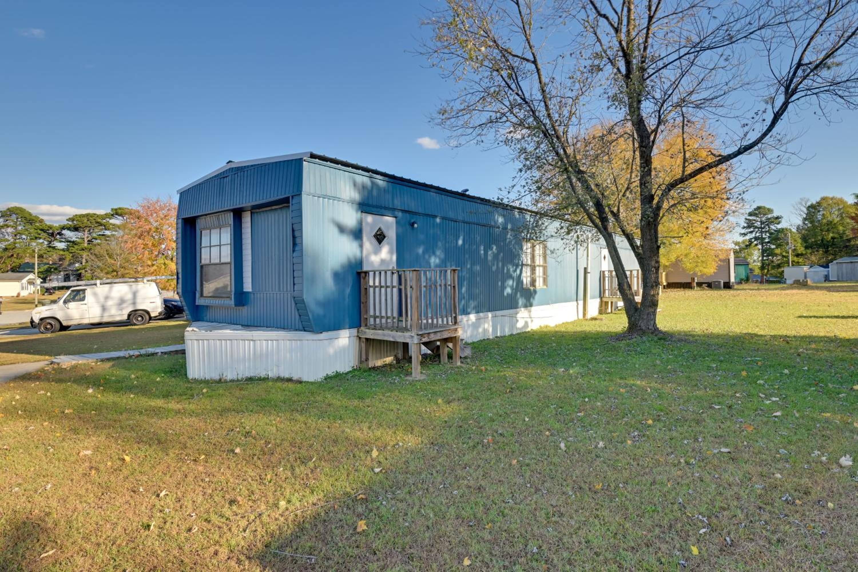 Heart of Greensboro Pet-Friendly Gem 3 Mi to Dtwn
