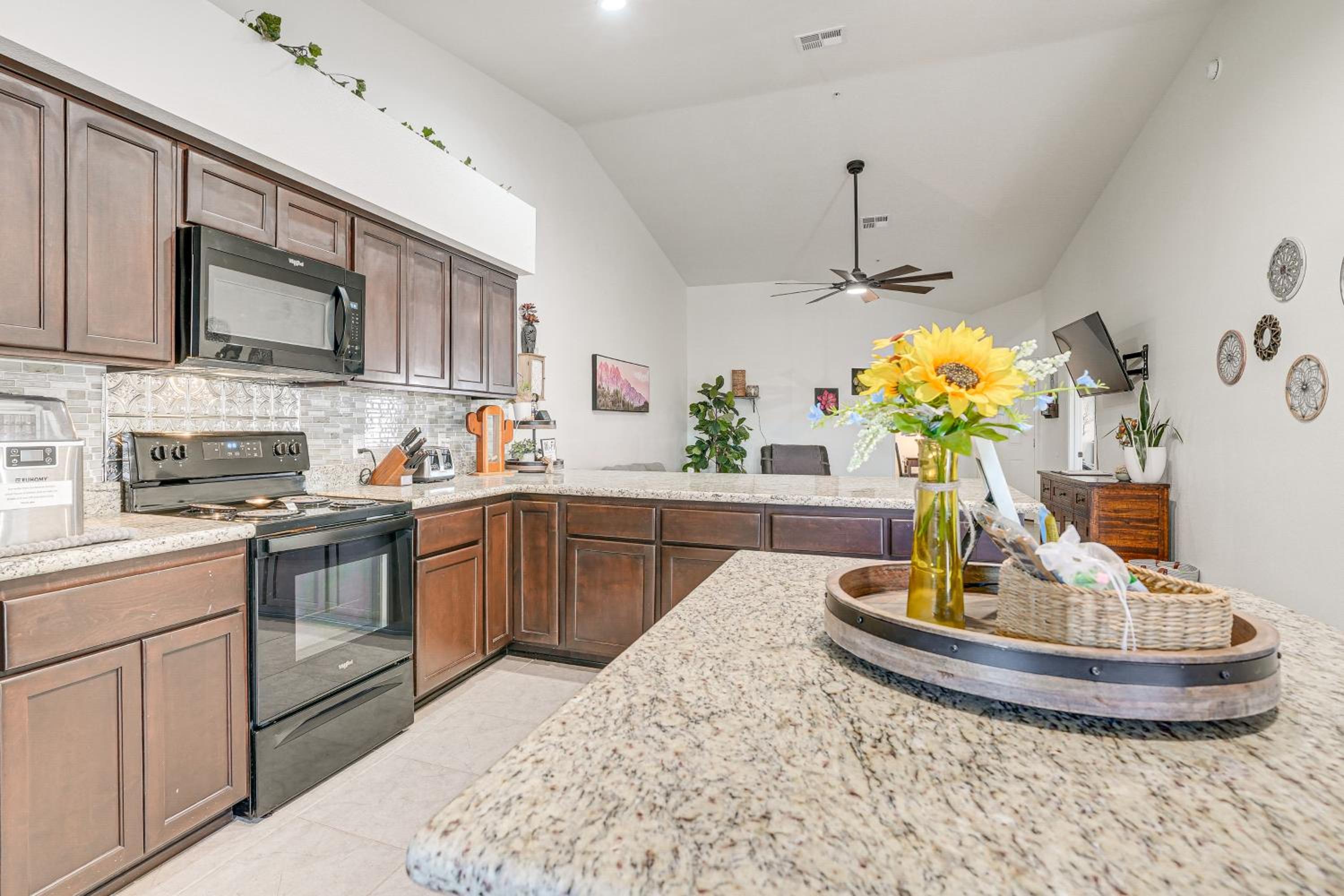 Hike, Golf and Explore Yuma Home with Private Patio