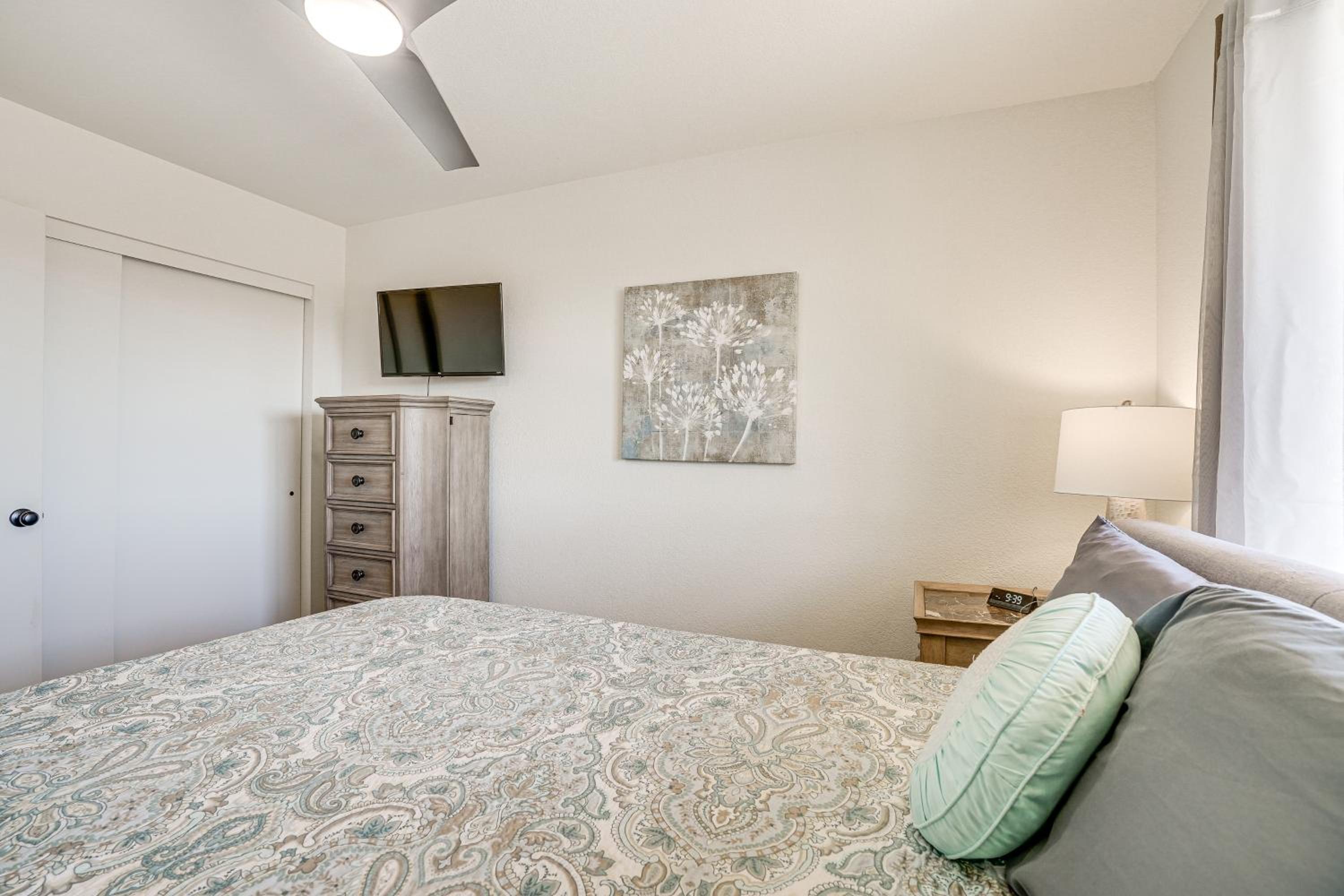 Hike, Golf and Explore Yuma Home with Private Patio