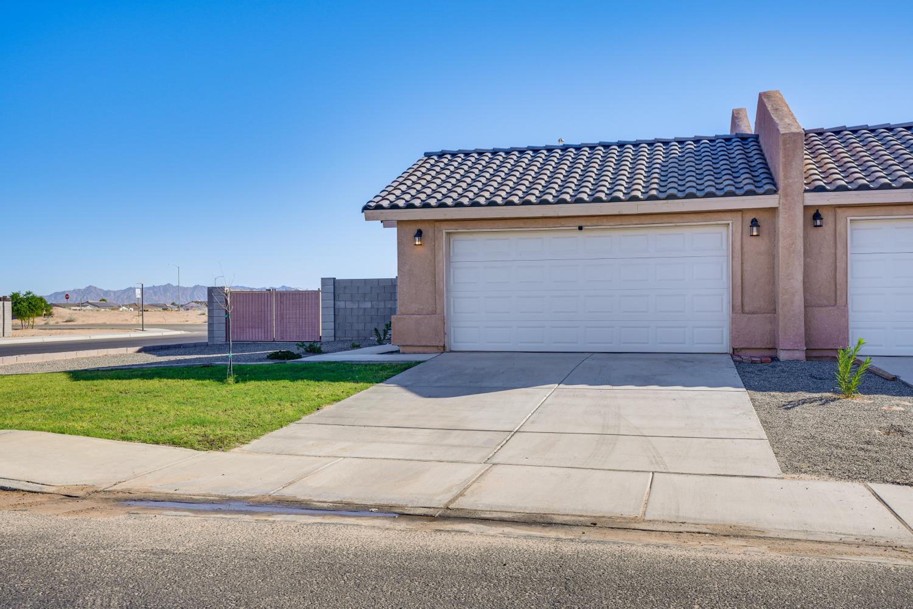 Hike, Golf and Explore Yuma Home with Private Patio
