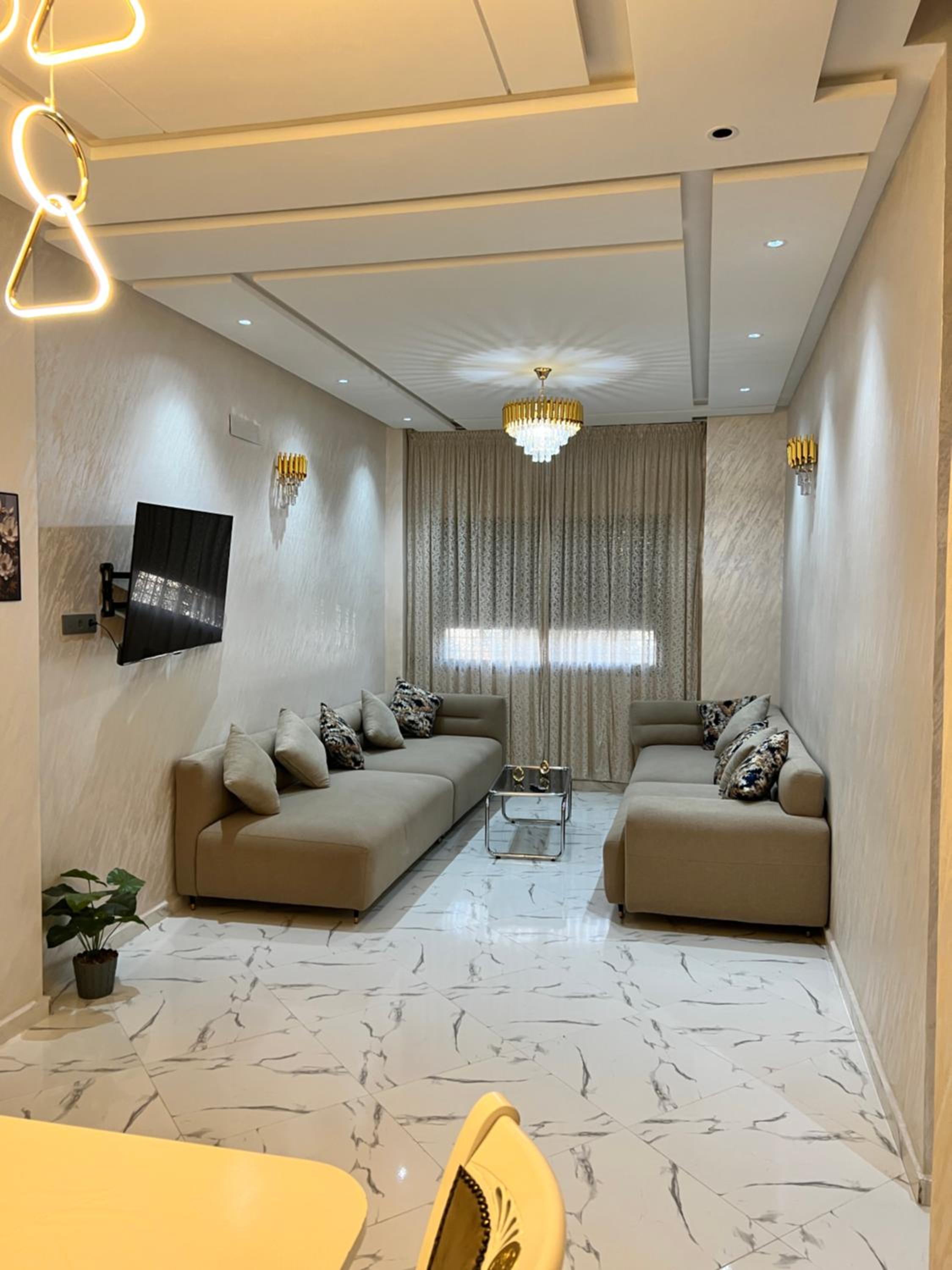 Calm Elegant Apartment City Center with Garage