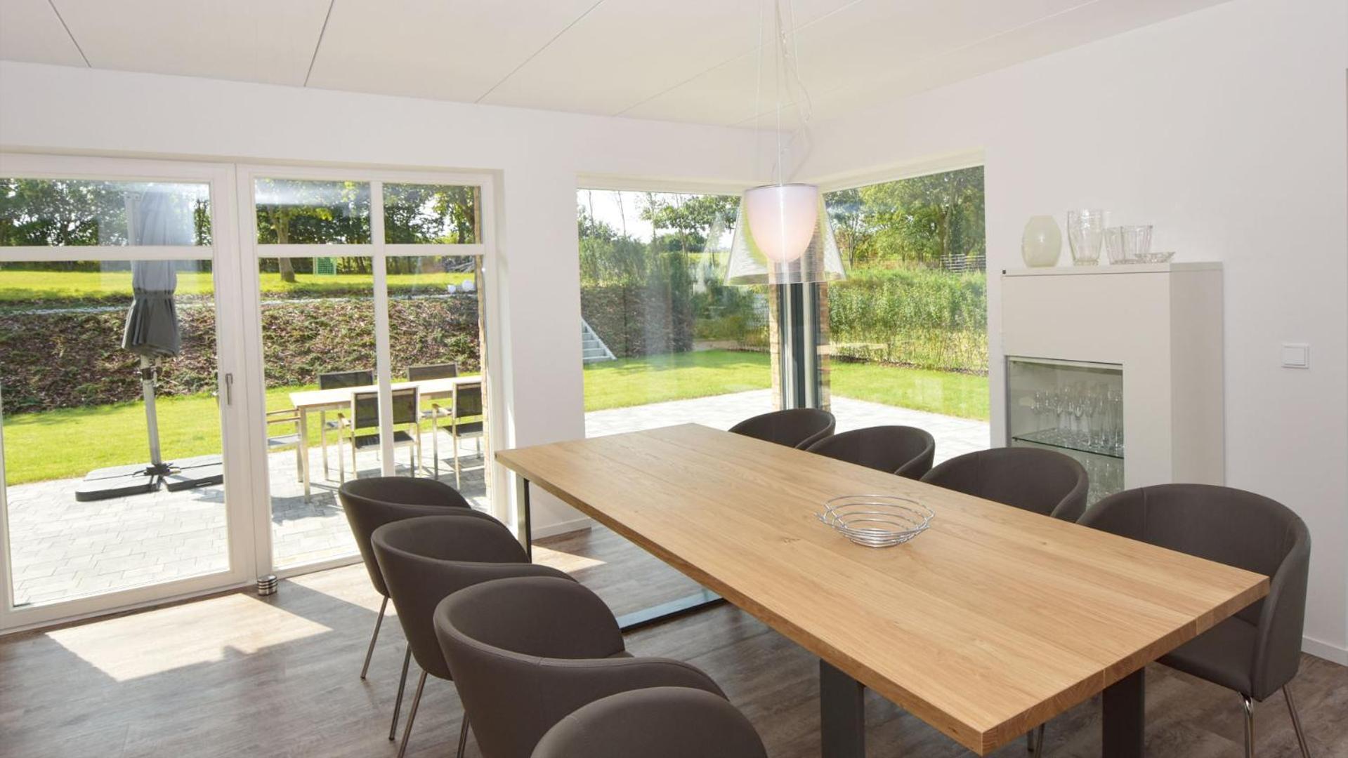 Exklusive Reetdach-Villa Ostseefrische