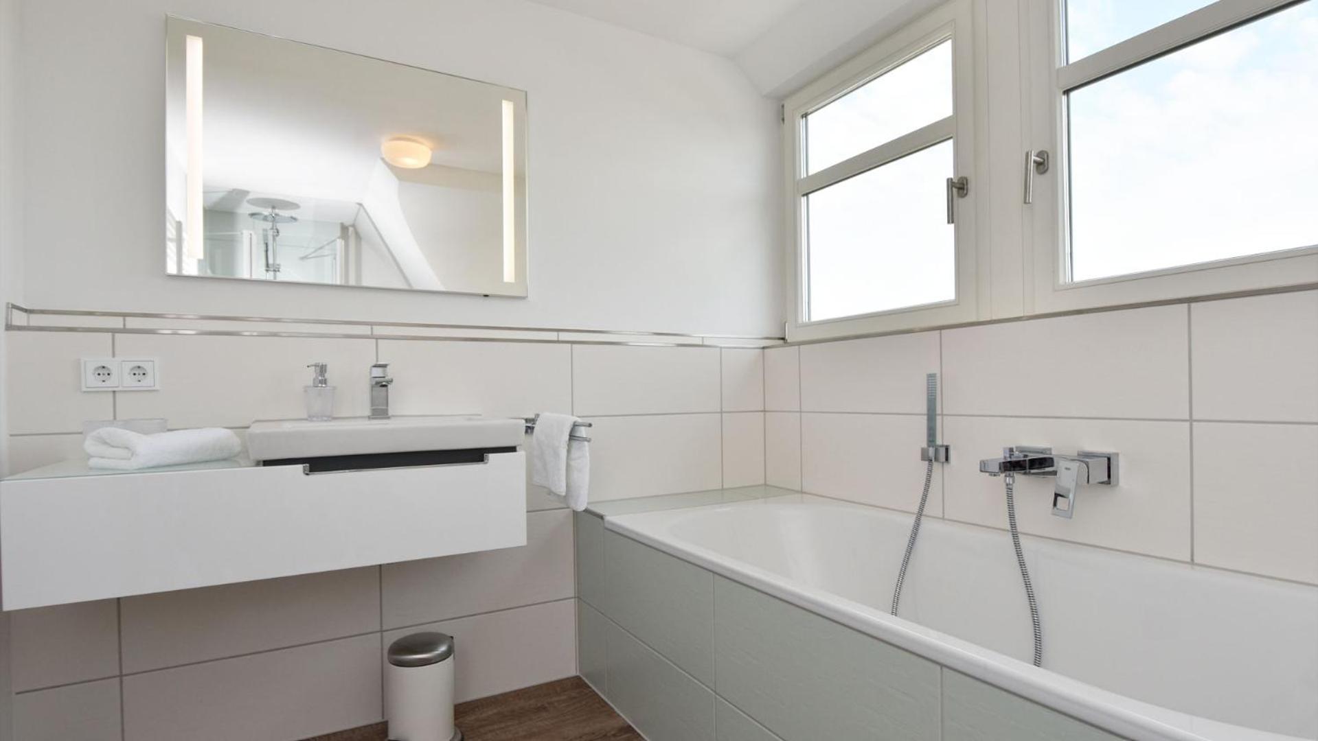 Exklusive Reetdach-Villa Ostseefrische