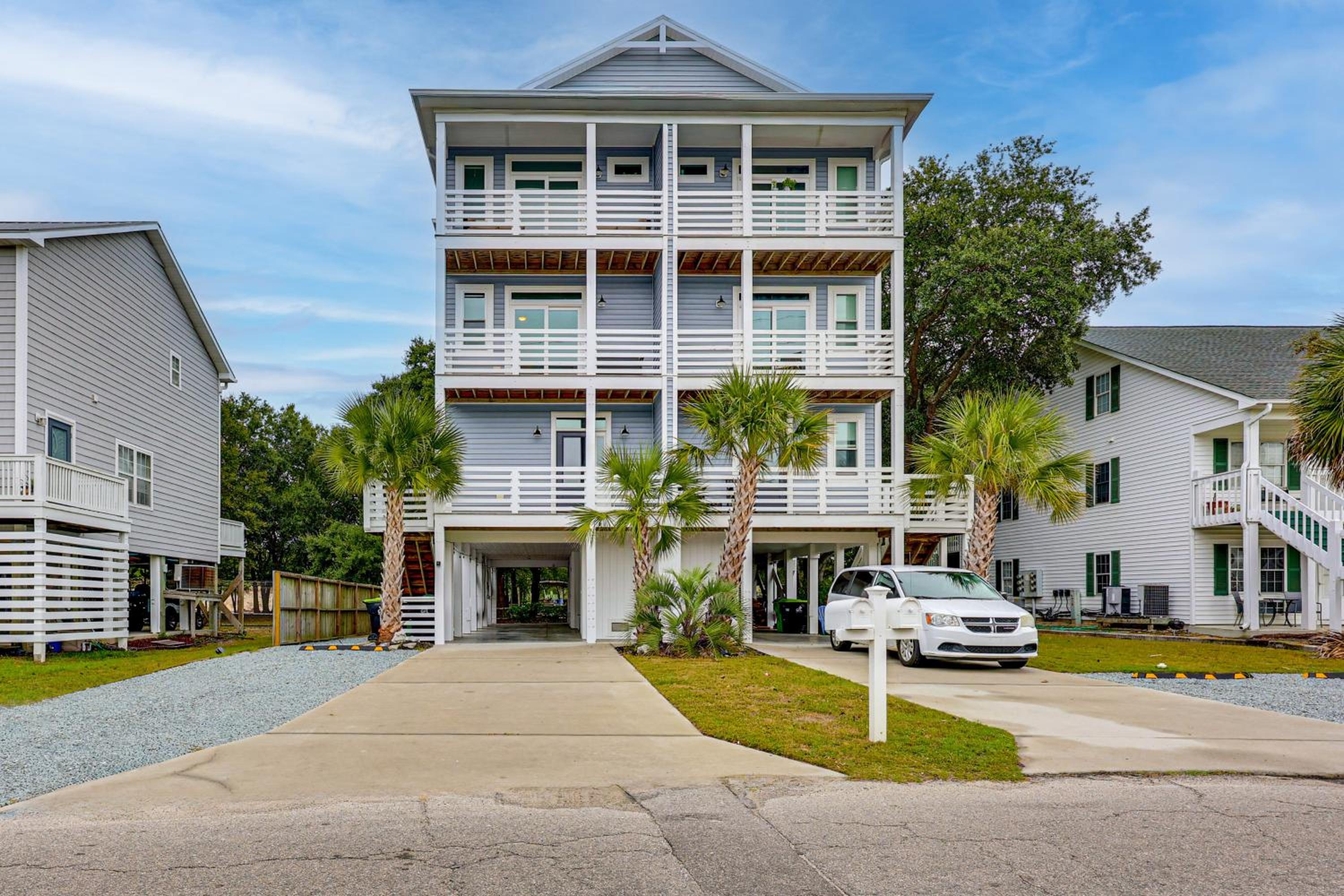 Explore the Seashore! Sunny Carolina Beach Home