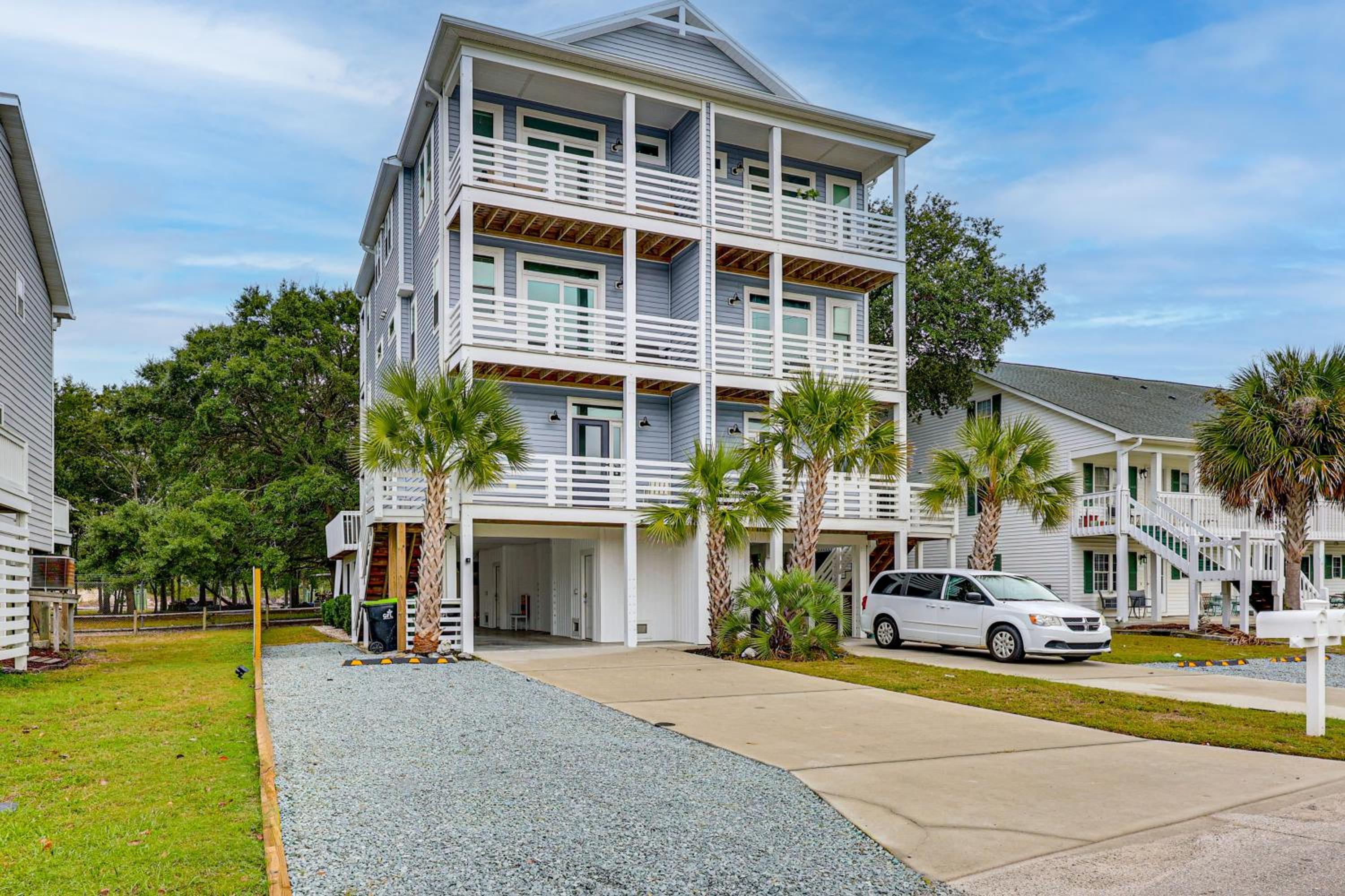 Explore the Seashore! Sunny Carolina Beach Home